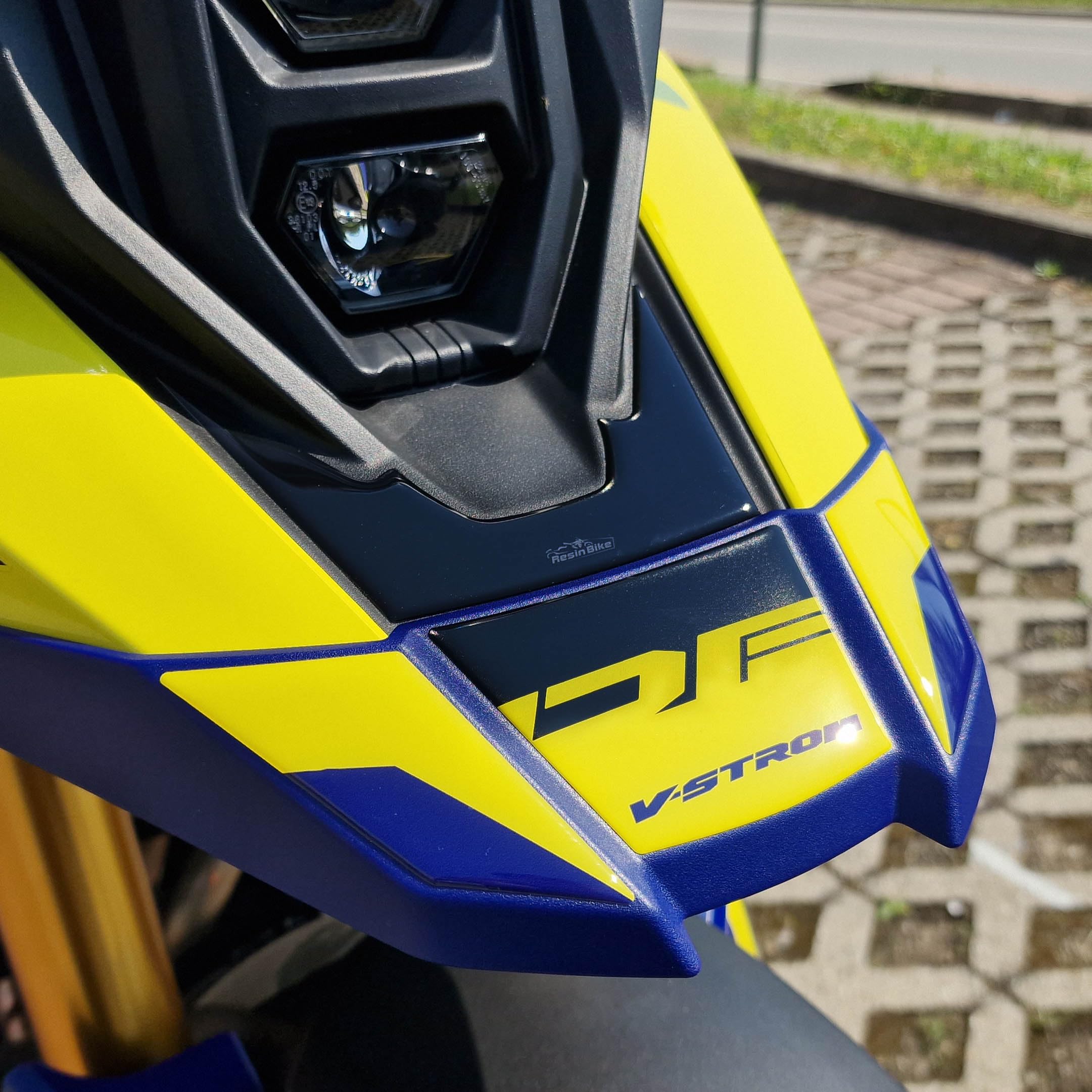 3D-Resin-Aufkleber Für Suzuki V-Strom 800 DE (2023-2025) – Schutz & Design Für Den Zehenbereich | Gelb/Schwarz