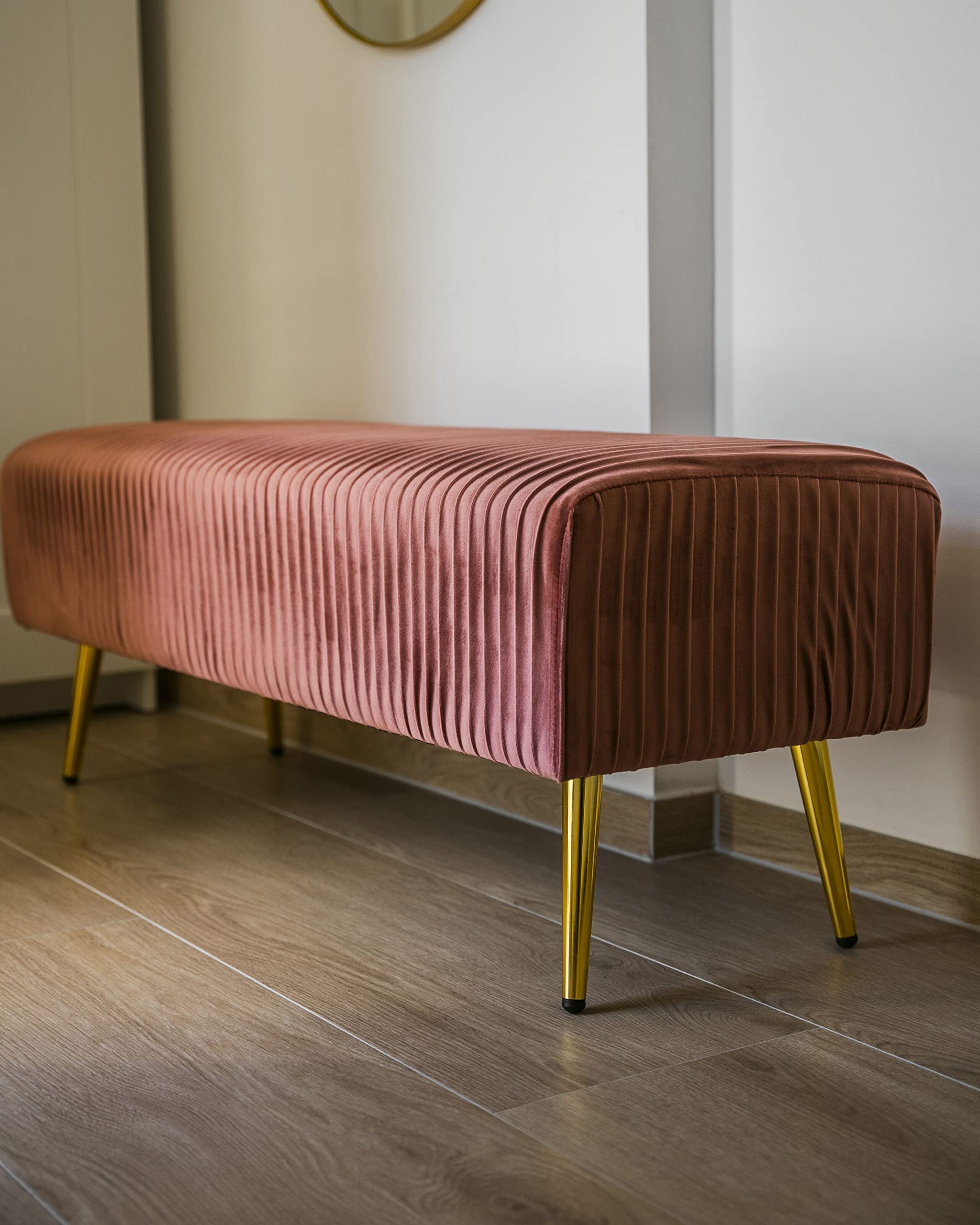 Beliani Banquette d'Intérieur Glamour Pieds en Métal Dorés en Velours Rose Paterson