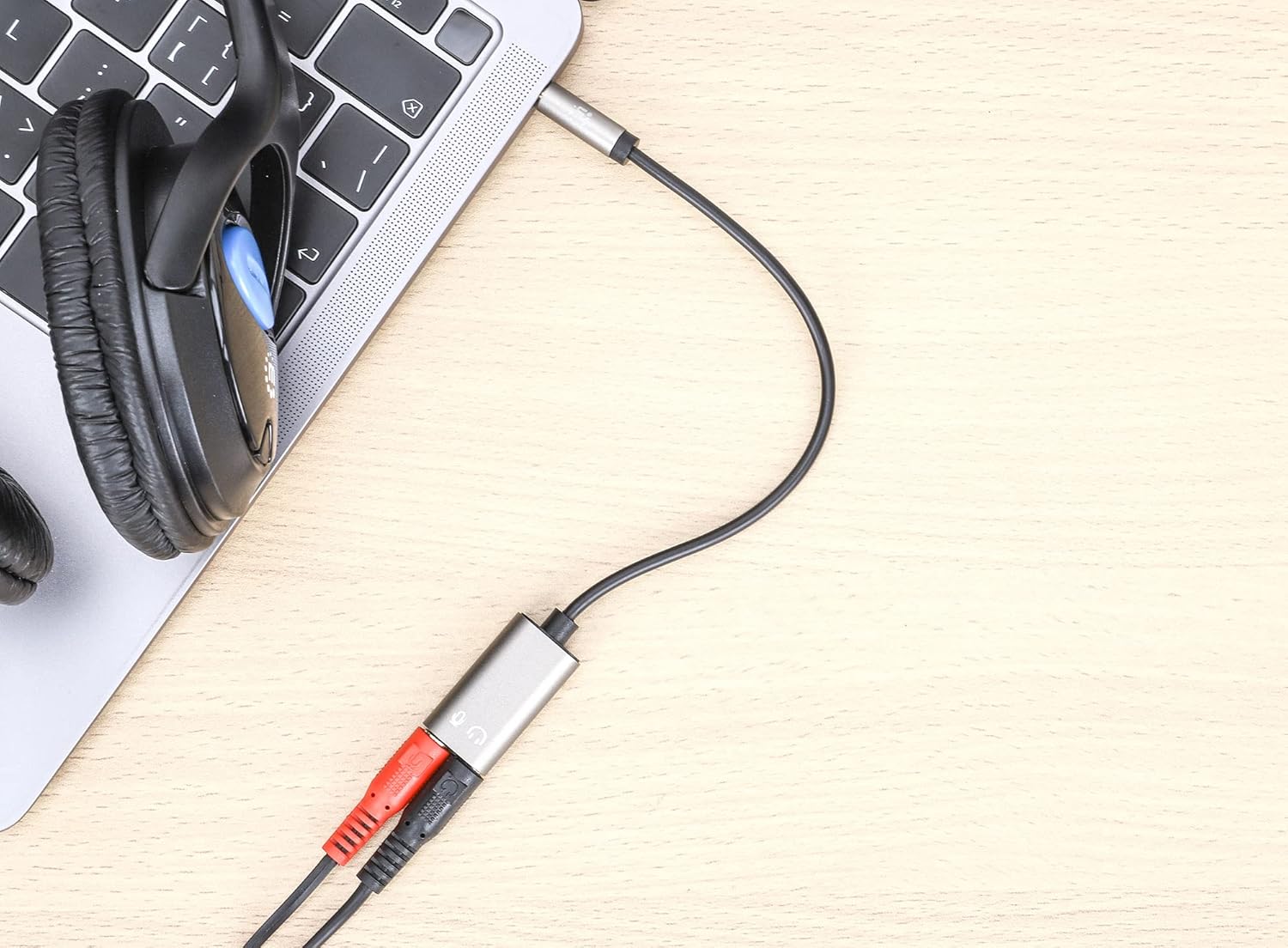 MANHATTAN Headset Adapter Cable with Stereo Audio Y-Splitter, W128290663 (Stereo Audio Y-Splitter, 3.5Mm, Aux, 20Cm, Male/2X Female, Splits Single 3.5 Mm Jack Into Microphone-in)