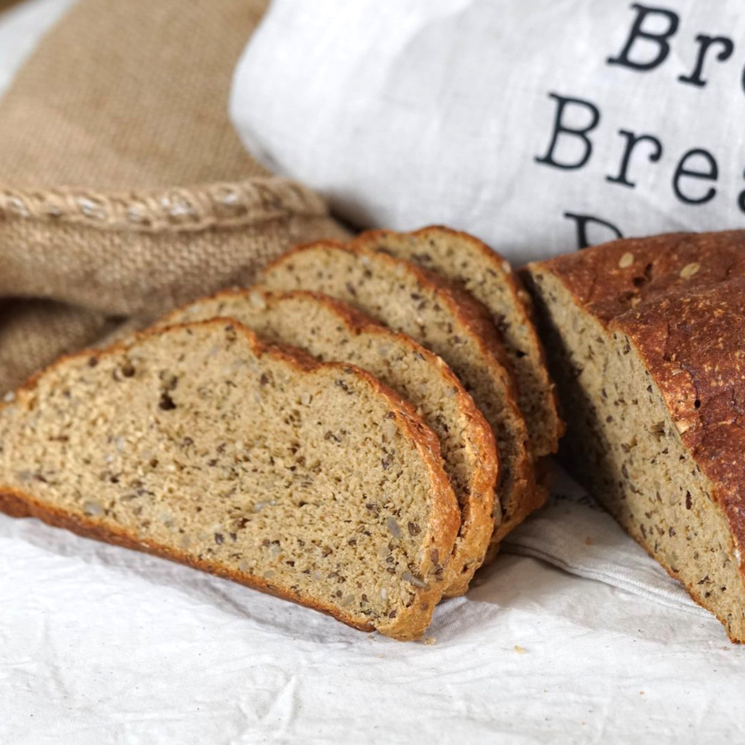Keto Brot Backmischung – vegane Lower Carb Eiweißbrot Brotbackmischung mit wenig Kohlenhydraten – proteinreich für ketogene Ernährung – für Ofen, Brotbackautomat & Brötchen – Bake with Love- 10er Pack