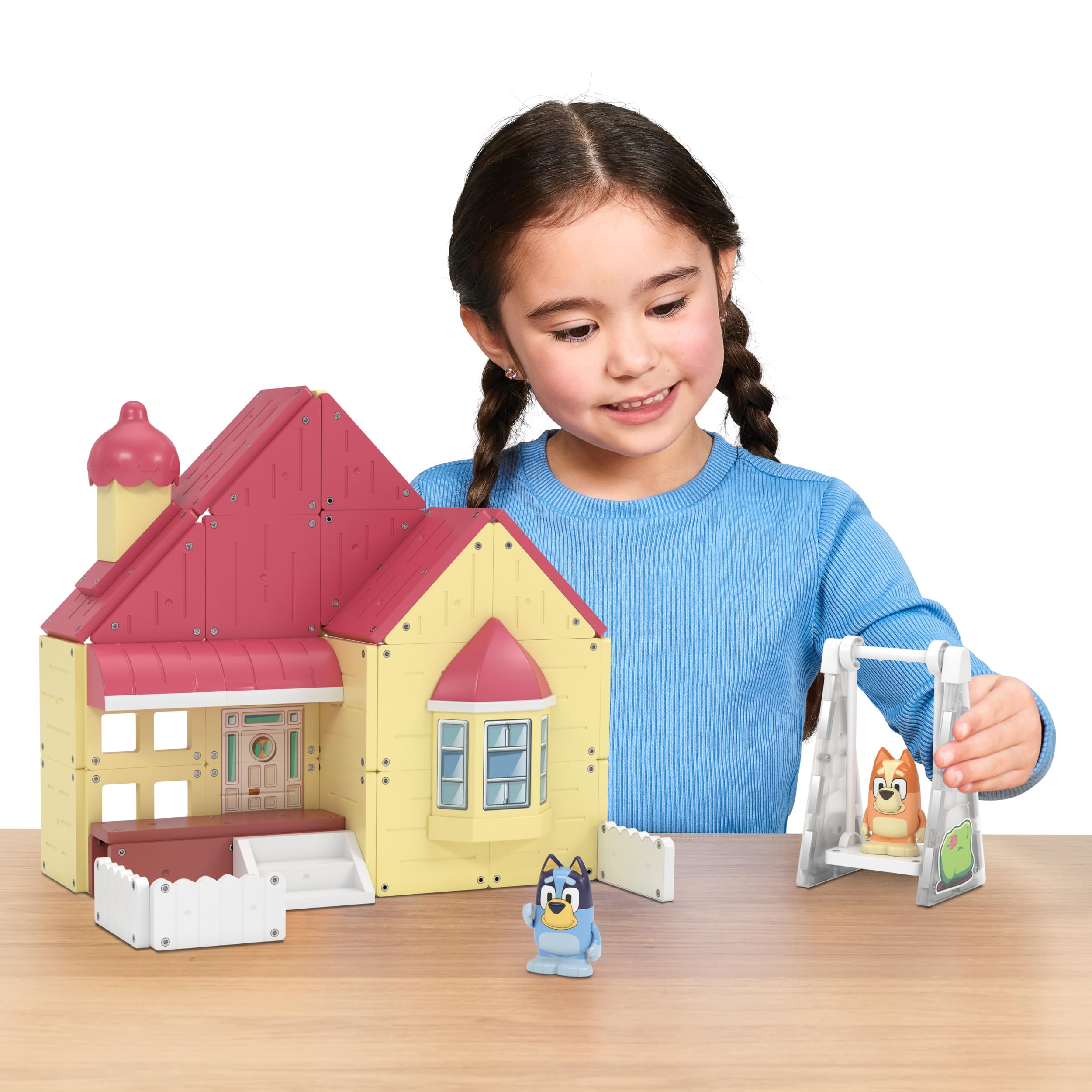 TILE TOWN Bluey Heeler Home - Piastrelle magnetiche per la costruzione di edifici con figure Bluey e Bingo, bambini 3-​5+, nuove piastrelle d'azione per il gioco d'azione, costruzioni realistiche