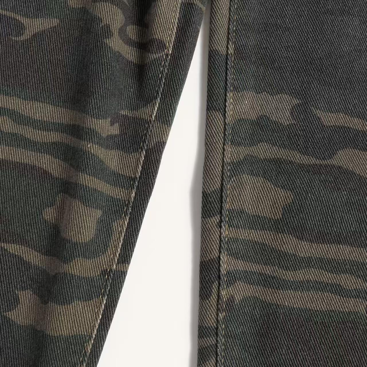 Women's Hight Rise Camo Wide Leg Jeans - Baggy Boyfriend Denim Pants with Graphic Print & Pockets - Image 4