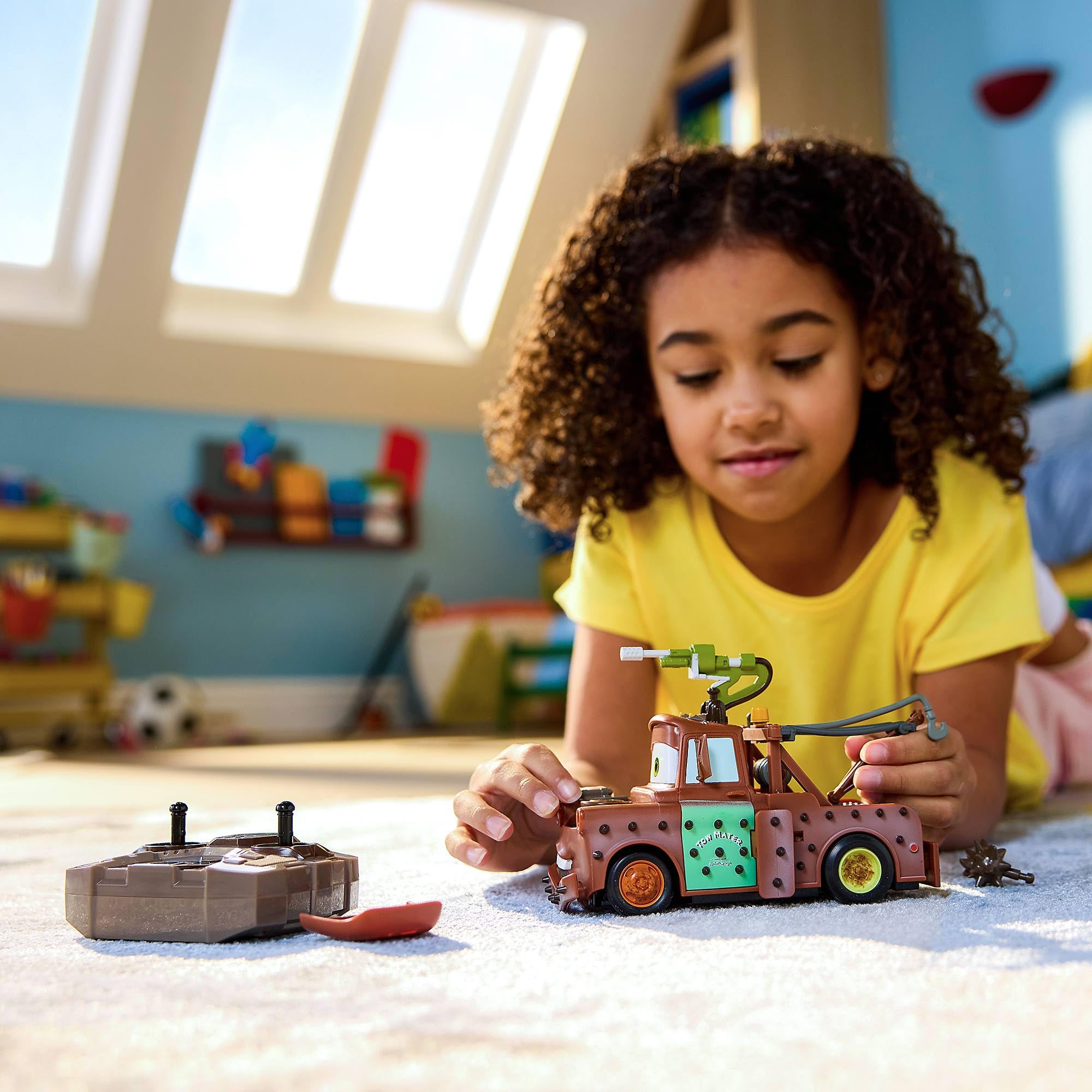 Disney Store Official Mater Crash and Rebuild Remote Control Car for Kids Disney Pixar Cars, 15cm/6” - Image 2