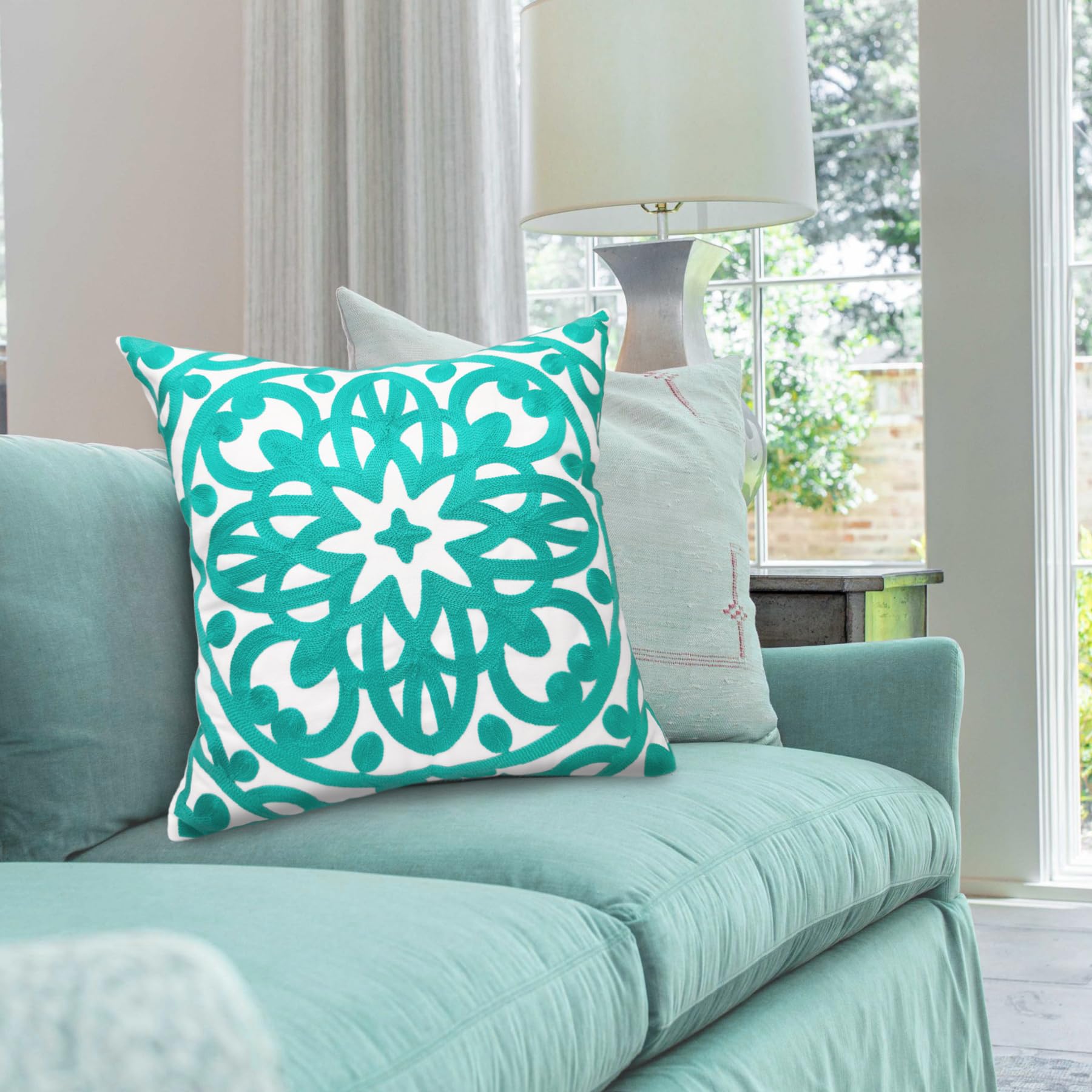 Alysheer Funda de almohada decorativa bordada 45,7 x 45,7 cm, moderna y clásica, con patrón de mandala turquesa, diseño de bordado, algodón, funda de cojín verde agua para sofá, sofá cama, dormitorio