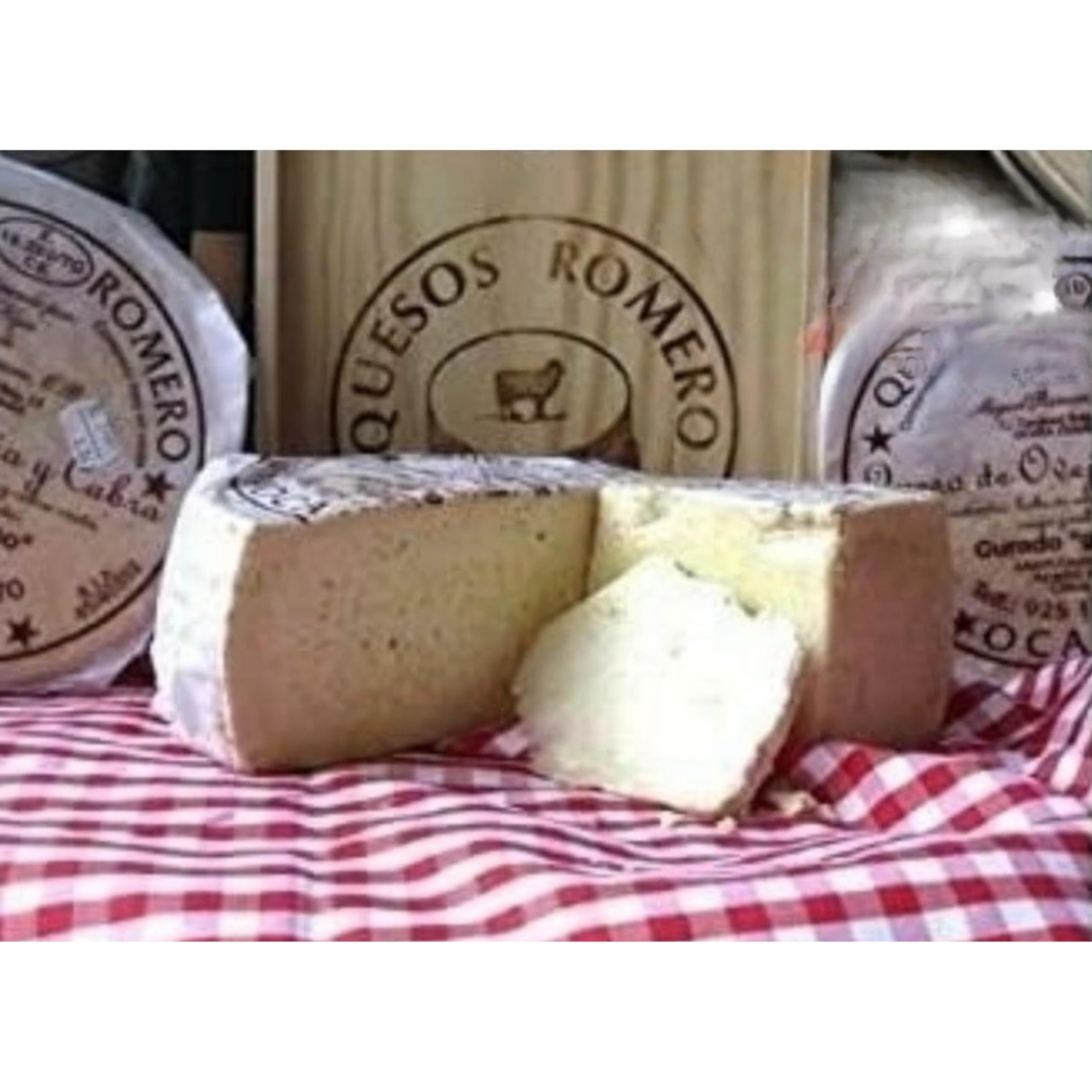 1/2 QUESO ROMERO OCAÑA para paladares exquisitos, graso, mantecoso, con pique, granuloso y quebradizo, color ocre, debido a su larga maduración de hasta 2 años