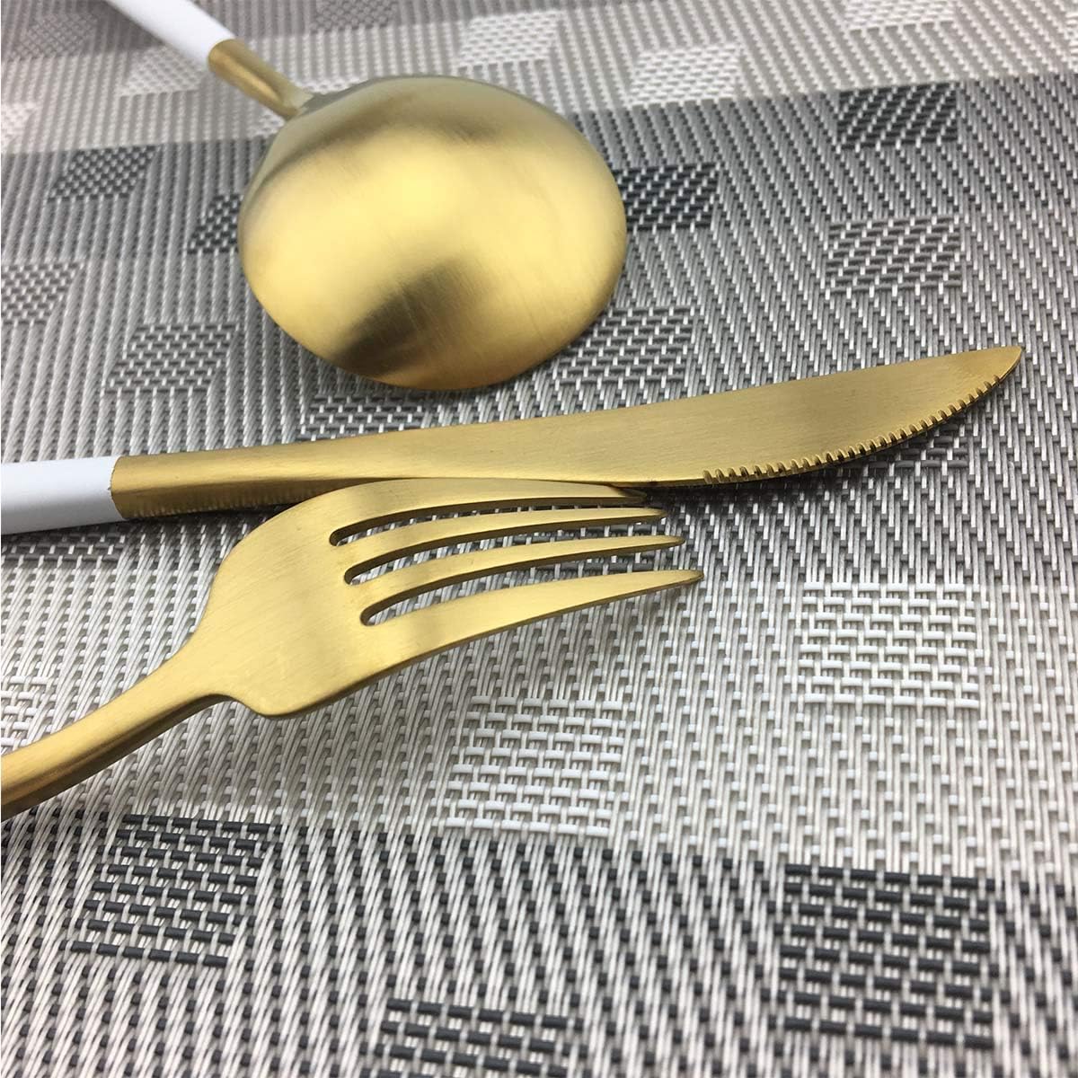 16-Piece White+Gold Flatware Set,Titanium Colorful Plated Stainless Steel,Include Knife/Fork/Spoon/Teaspoon,Cutlery Set,Suitable for Kitchens,Families,Hotels Dinnerware set Dishwasher Safe