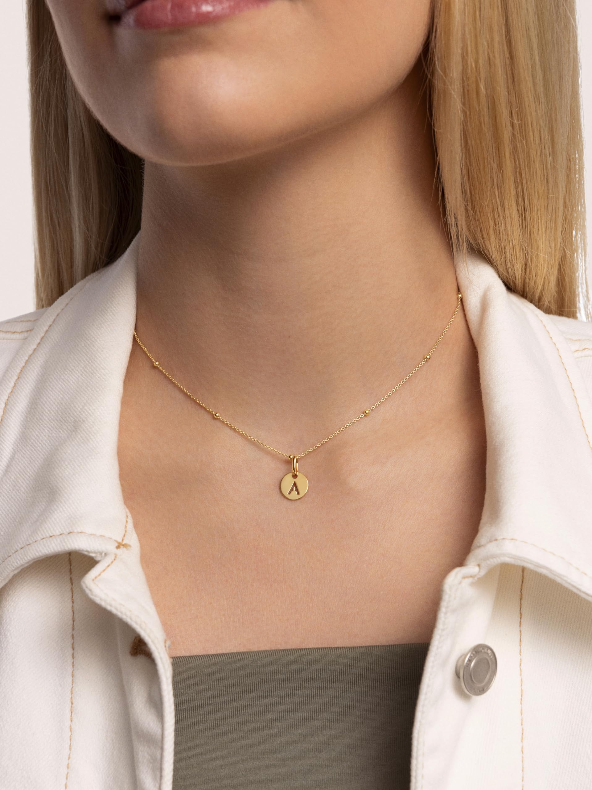 Lote de SINGULARU - Collar Dots - Colgante en Plata de Ley 925 - Cadena de Talla Unica - Baño de Oro de 18 Kt. + Mini Medallion Letter - Colgante Inicial - Charm - Letra C
