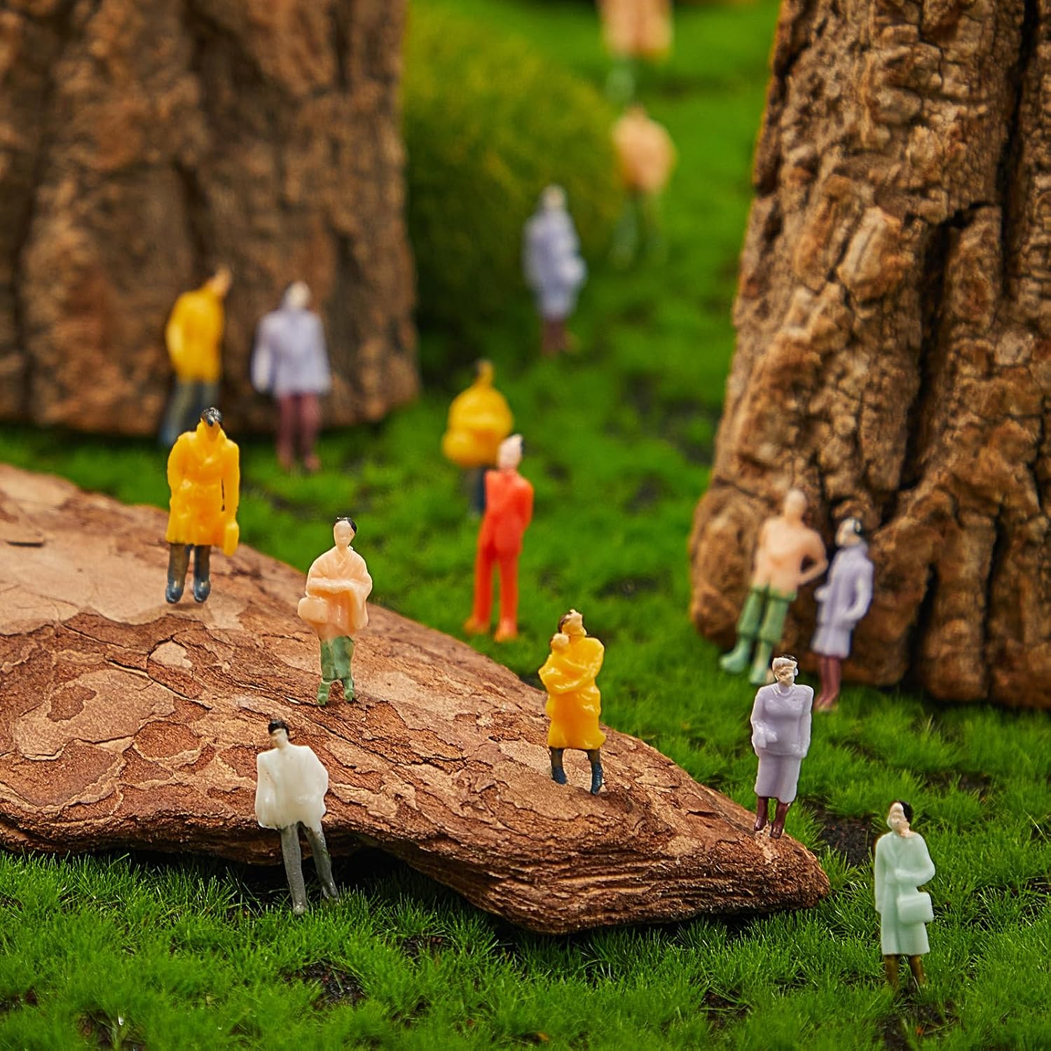 Hungdao 30 Pcs 0.79 Inch Small 1: 87 Ho Scale Tiny Miniature People Figurines for Park Street Miniature Scenes Sitting Standing Tiny Architectural People Painted Figures