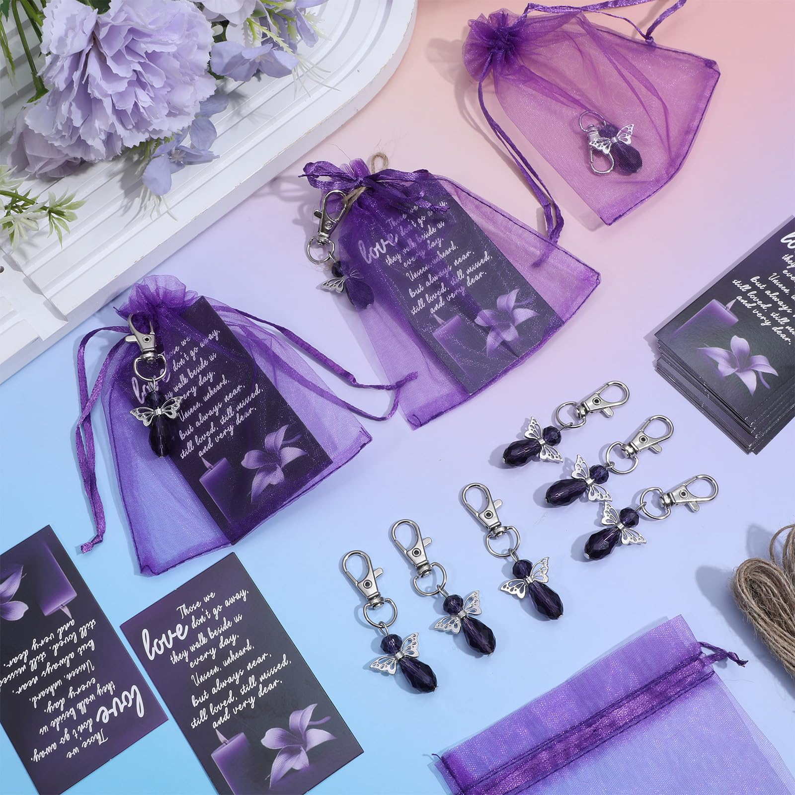 Set di 60 bomboniere funerarie, portachiavi viola con strass con biglietti di ringraziamento e sacchetti in organza da 10 x 10 cm, regali per ospiti, simpatia e ringraziamento