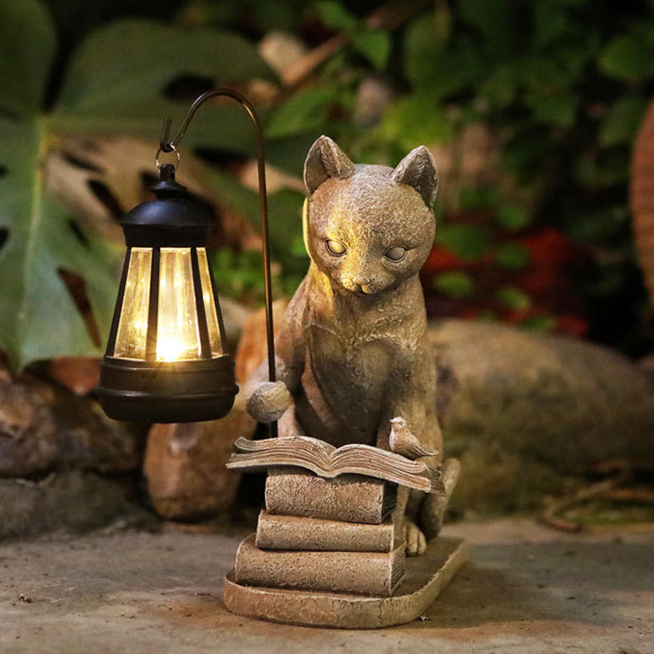 Statua da giardino di gatto solare in resina grigia con lanterna, statuetta di gatto ad energia solare per la decorazione del prato del patio esterno, giardino luminoso notturno, ornamento carin