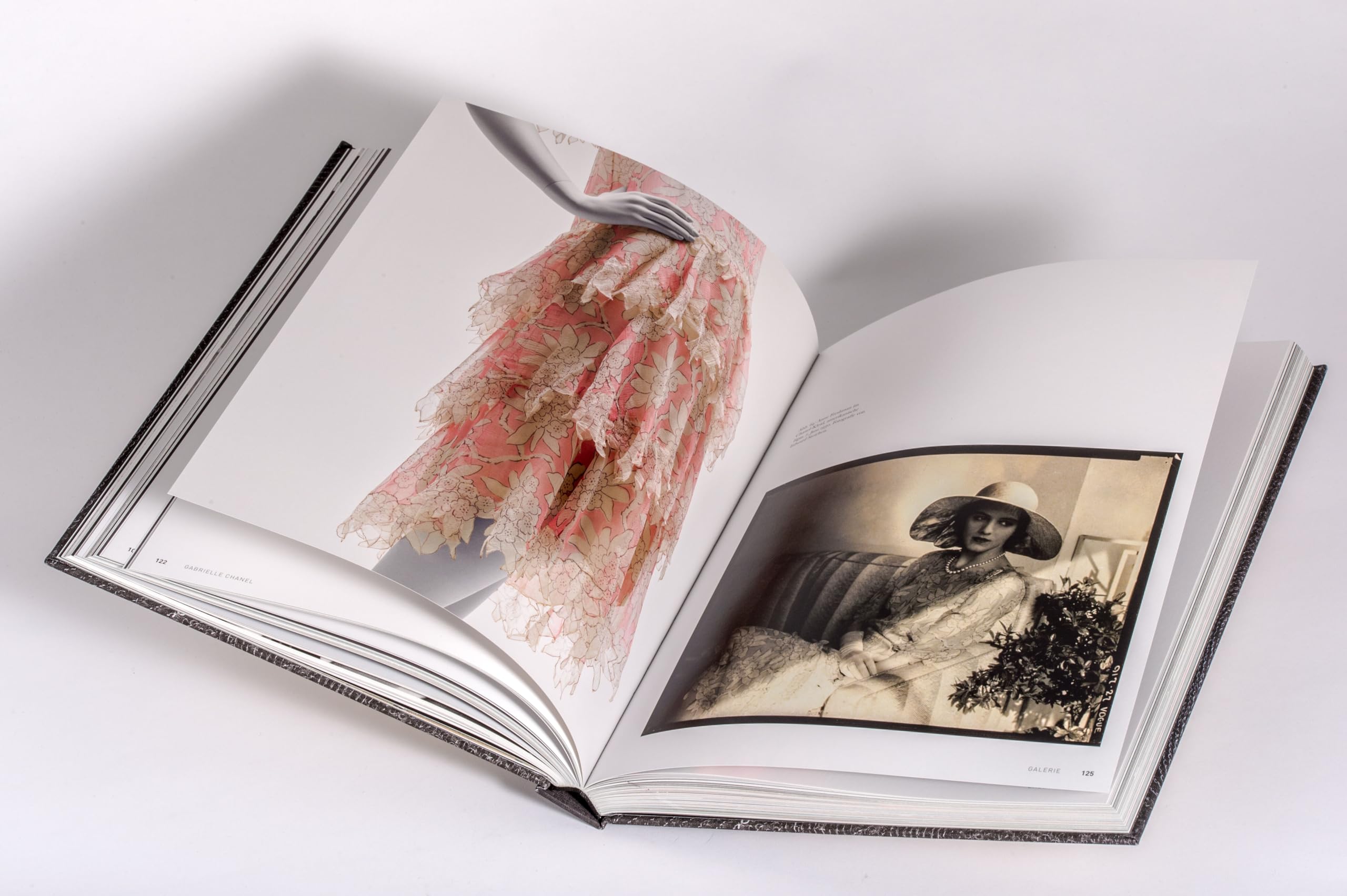 Gabrielle Chanel: deutsche Ausgabe - Gabrielle 'Coco' Chanel und ihre wegweisenden Entwürfe - mehr als 180 Looks, dazu Schmuck, Accessoires, Kosmetika und Parfums