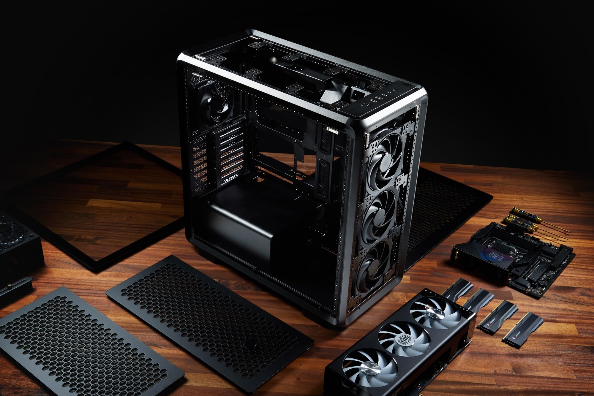 Cooler Master MasterFrame 600 Black