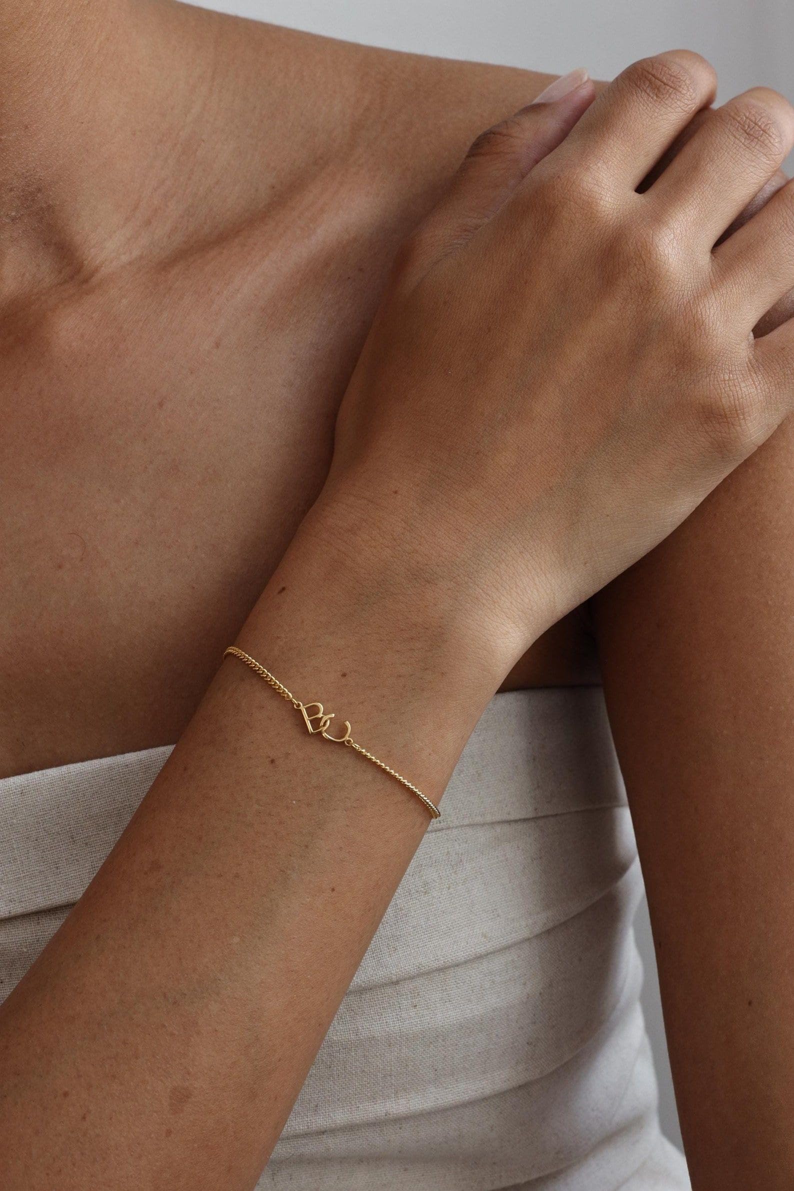 Pulsera de amistad personalizada 925 plata de ley dos encanto inicial con la cadena de la cuna de la cuna pulsera de la novia hecha a mano