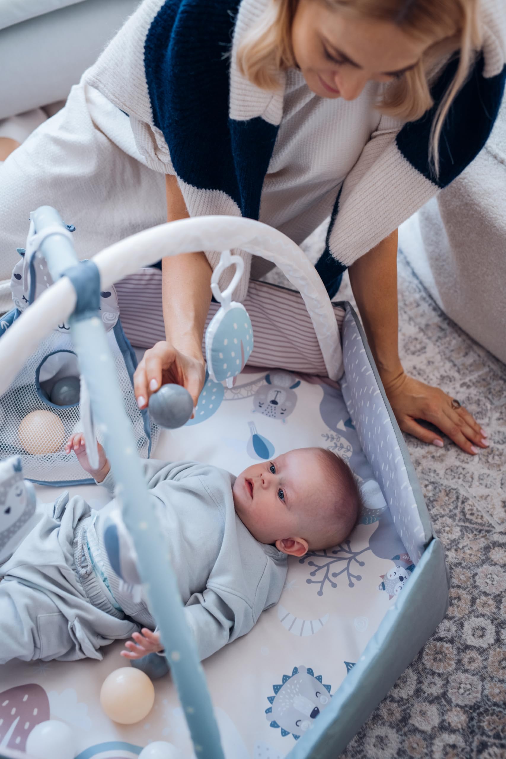Arche de jeu MoMi PASTEL avec tapis rampant 3 en 1 pour bébé dès la naissance, tapis d'activité sensorielle avec 2 arches, bain de balles, 5 jouets, 20 balles avec sac