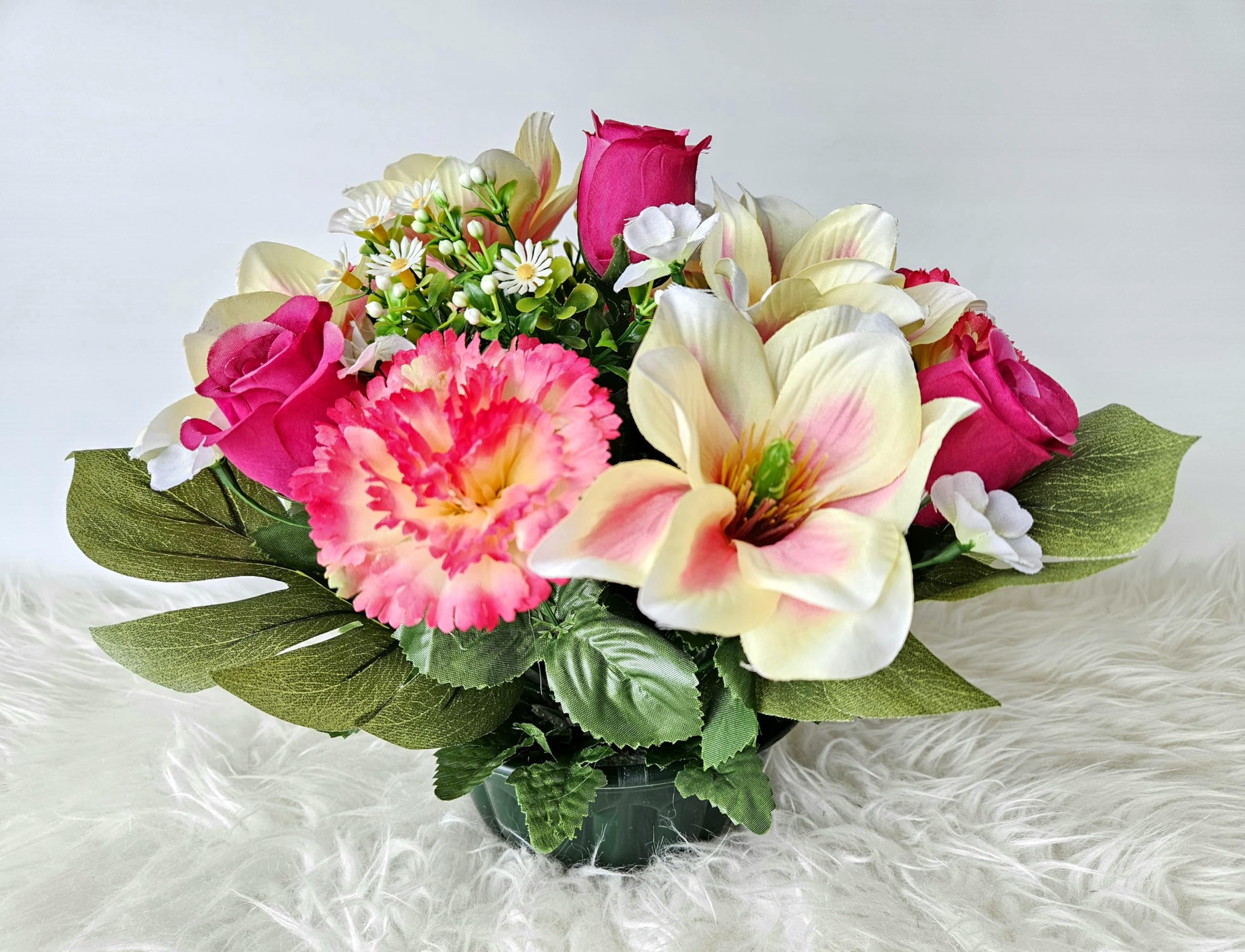 Composition de Fleurs Artificielles, Lesté Ciment pour Une Très Bonne Tenue à L' extérieur. Réalisé par Nos Soins, Fleurs de Qualité.