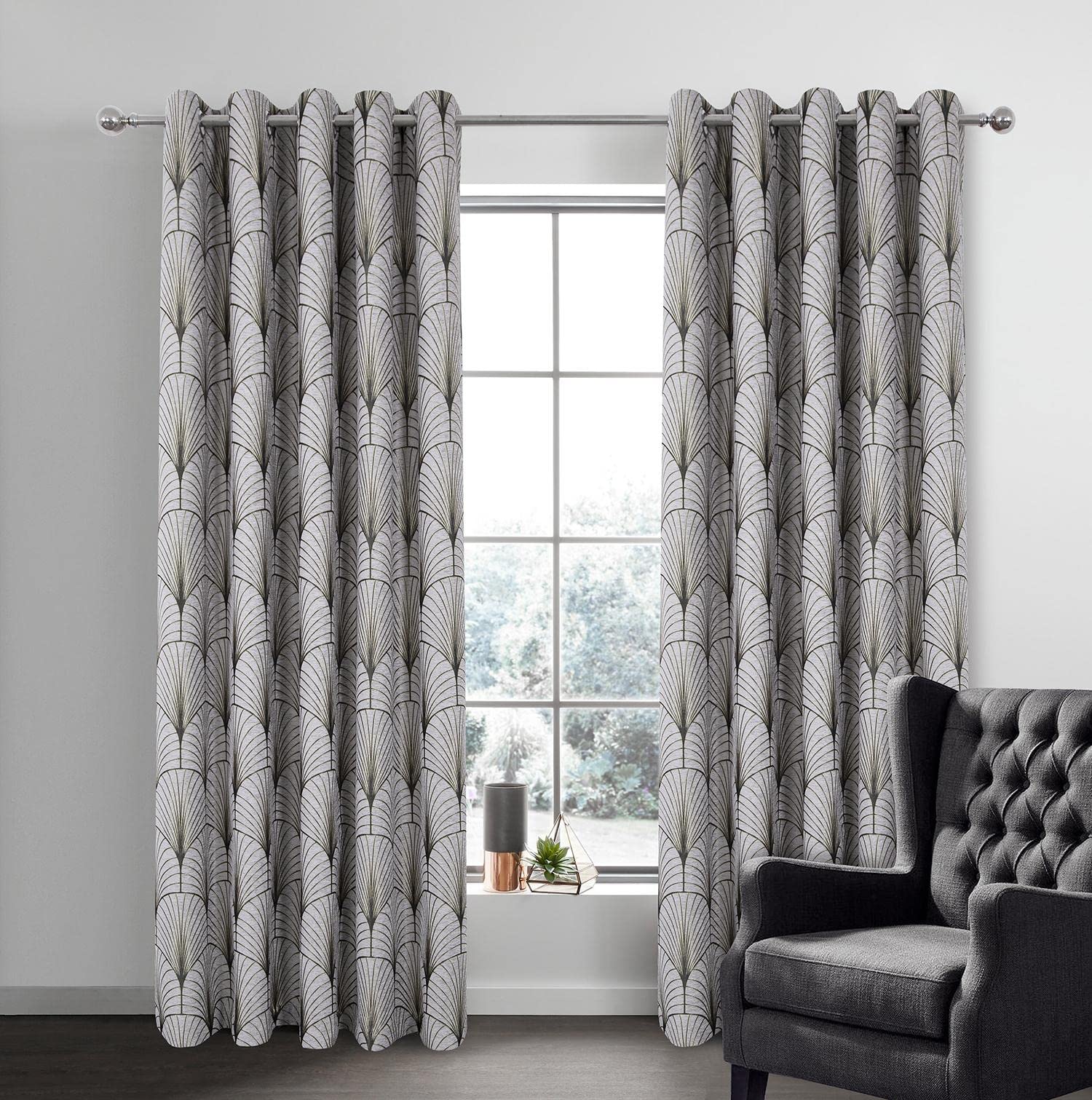 Rideaux de chambre à coucher doux beige avec motif queue de paon apaisant