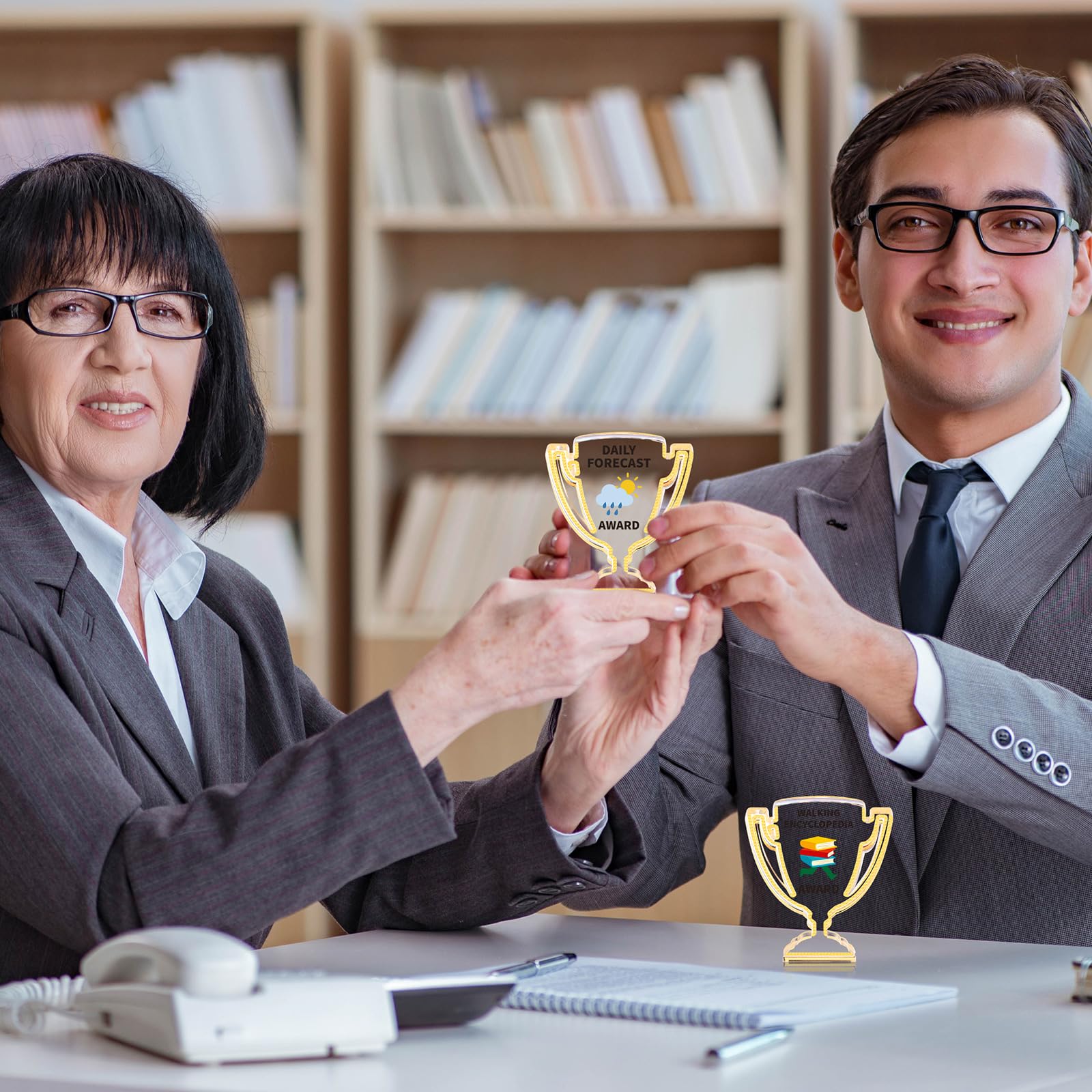 Cinnvoice 25 piezas de regalos divertidos para el Día del Jefe, premios de agradecimiento a los empleados, a granel, acrílico transparente, trofeos de agradecimiento, placa de recompensa, regalos