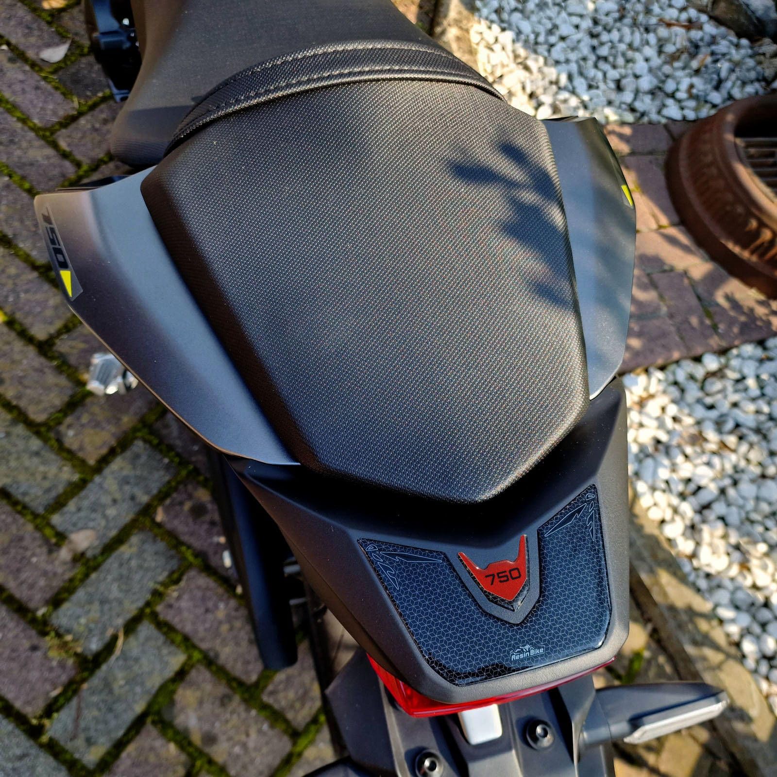 Adhesivos 3D Resinados Para Honda Hornet CB 750 2023 | Protección Contra Golpes Y Arañazos - Rojo Metálico Made In Italy