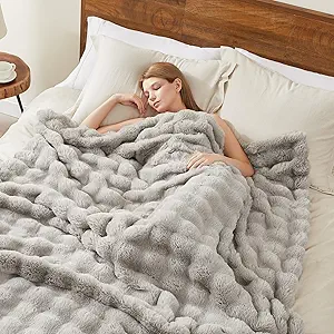 L'AGRATY Faux Rabbit Fur Blanket: 50" x 60" Castle Grey