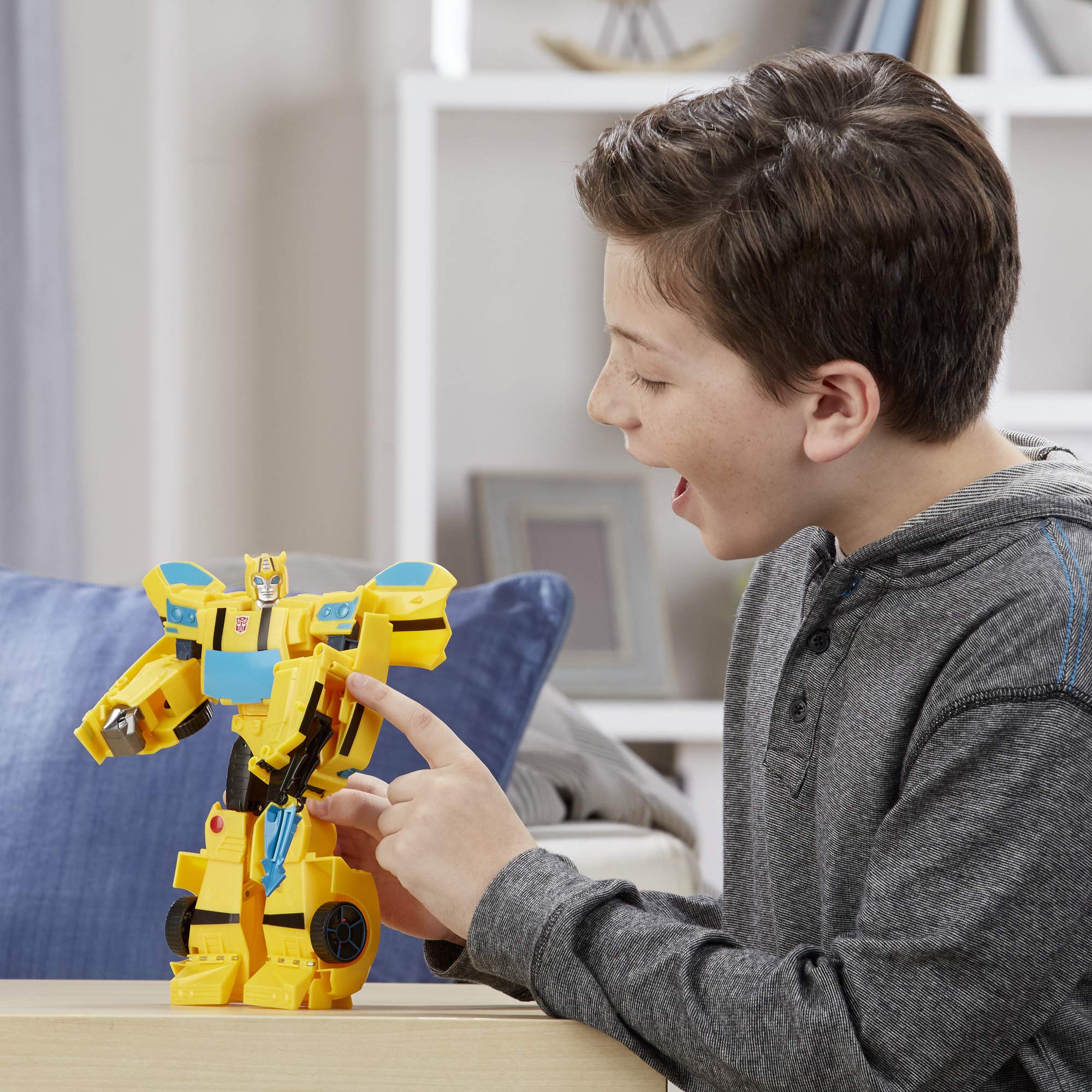 Transformers TRA CYBERVERSE Ultimate Bumblebee