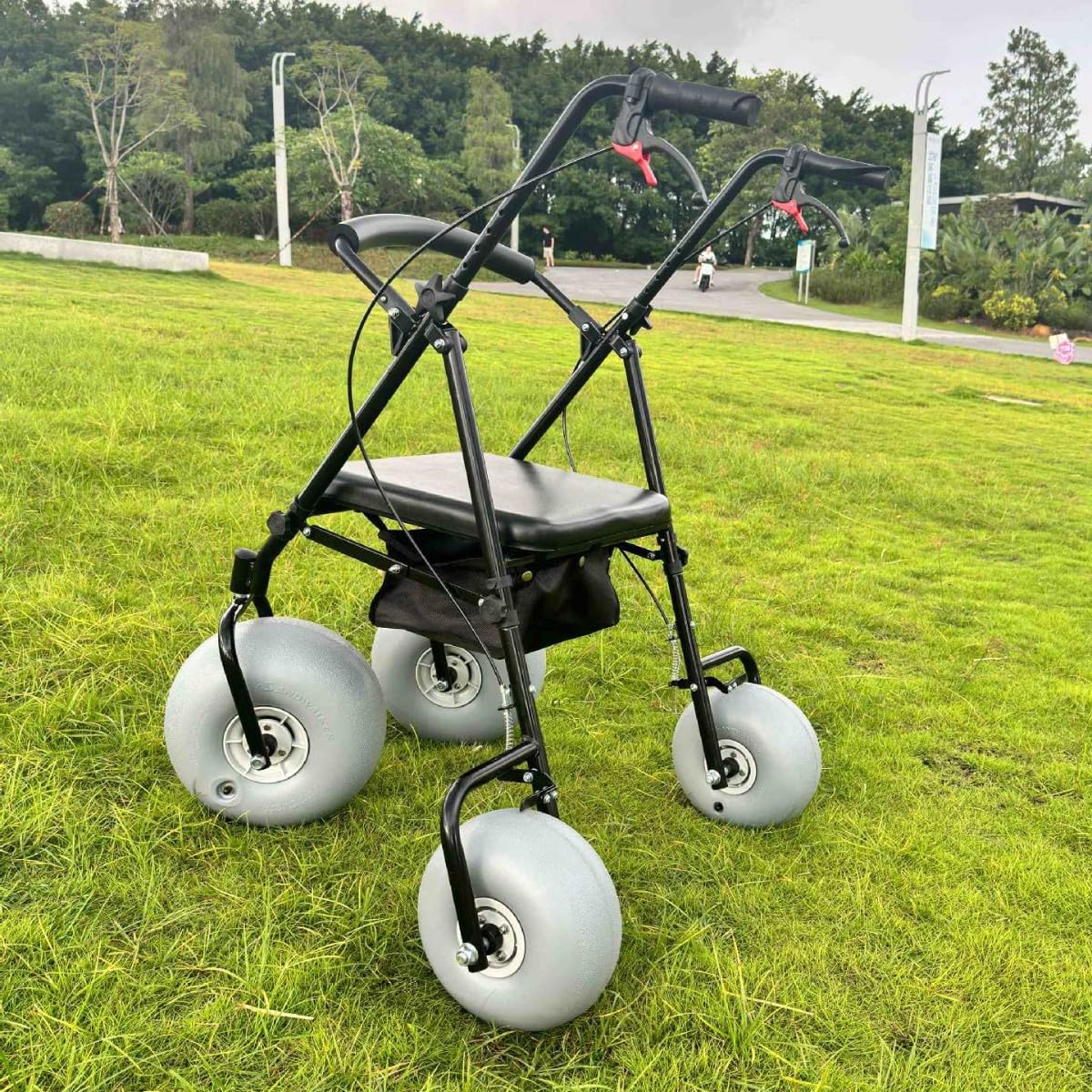 Aluminiowy chodzik plażowy ze stali nierdzewnej dla osób starszych, plażowy wózek inwalidzki z dużymi kołami 30 cm gumowe koło pneumatyczne, ręczny wózek plażowy, do chodzenia w podeszłym wieku