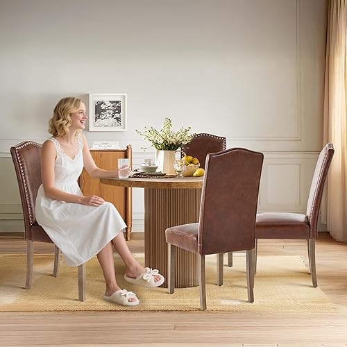 Miniatura 4 de Silla de comedor tapizada elegante Parsons para cocina con ribete plateado de cabeza de clavo y patas de madera, paquete de 4, color marrón claro de