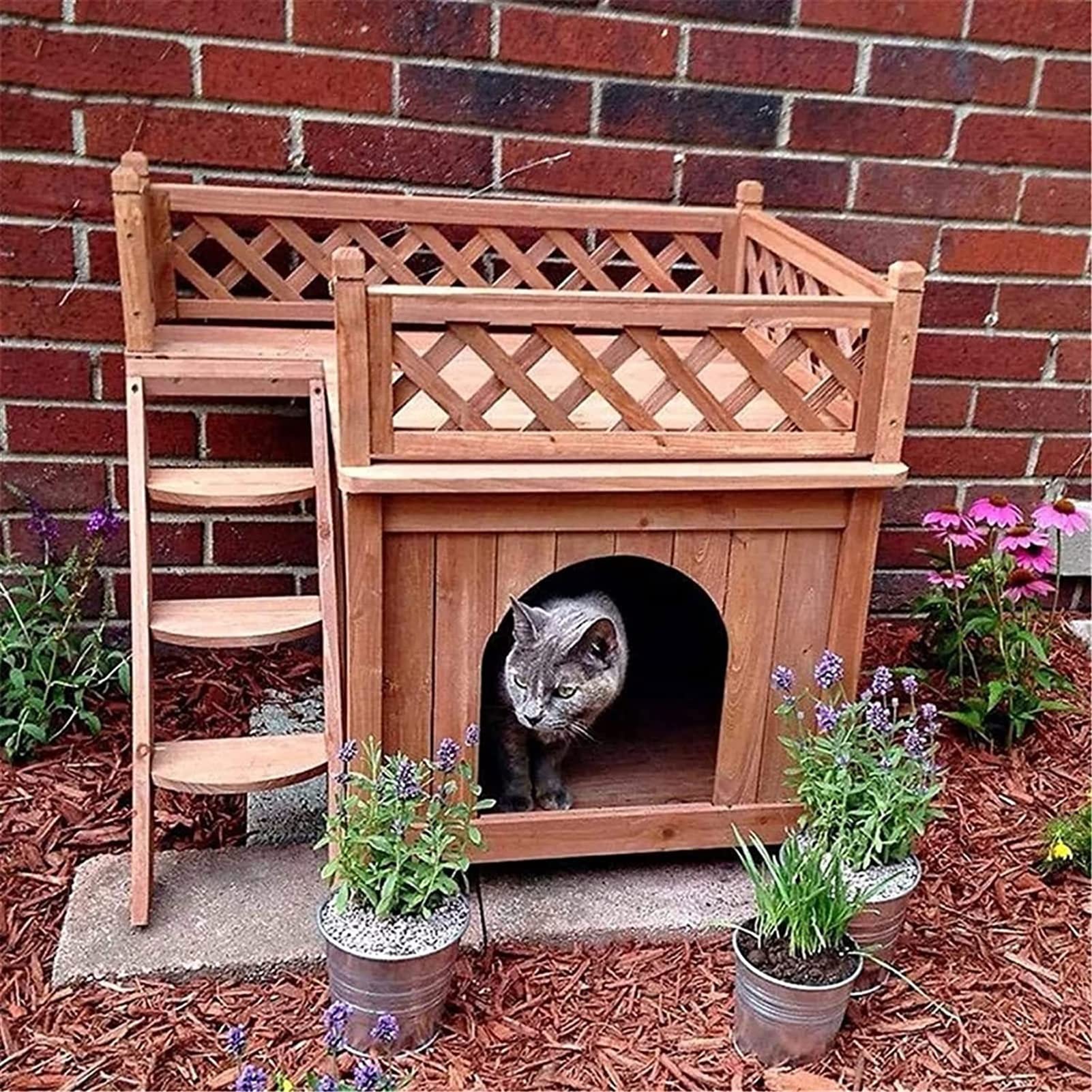 Pet Dog House Drewniany pokój dla psa Schronienie ze schodami Podniesiony dach i łóżko balkonowe do użytku wewnątrz i na zewnątrz Drewniany domek dla psa