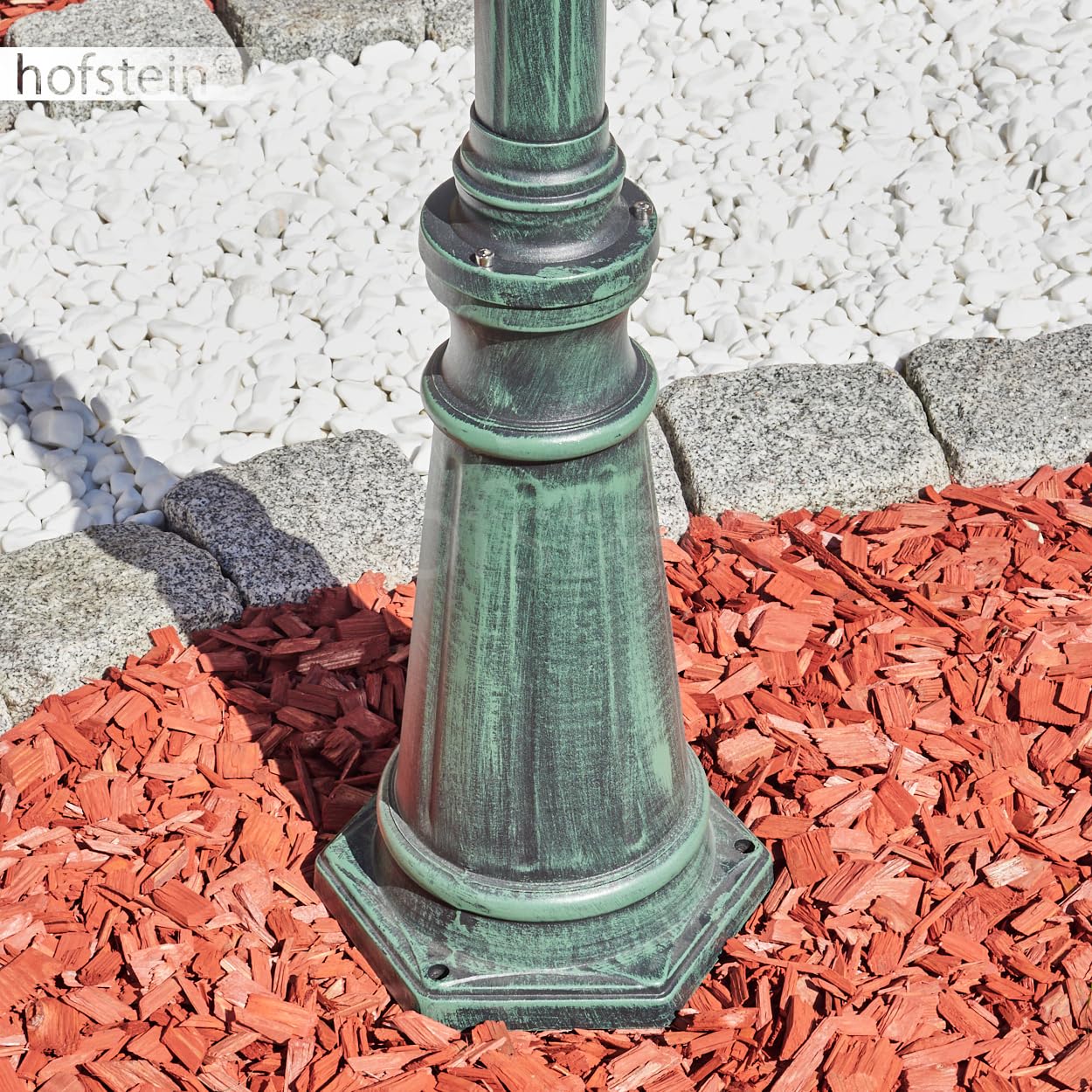 HOFSTEIN Lampa drogowa zewnętrzna Hong Kong, lampa ścieżki z metalu/szkła w kolorze czarno-zielonym/mlecznym kandelabr ze szkła antycznego, wysokość maks. 245 cm, oświetlenie ogrodowe IP44, 2 x E27,