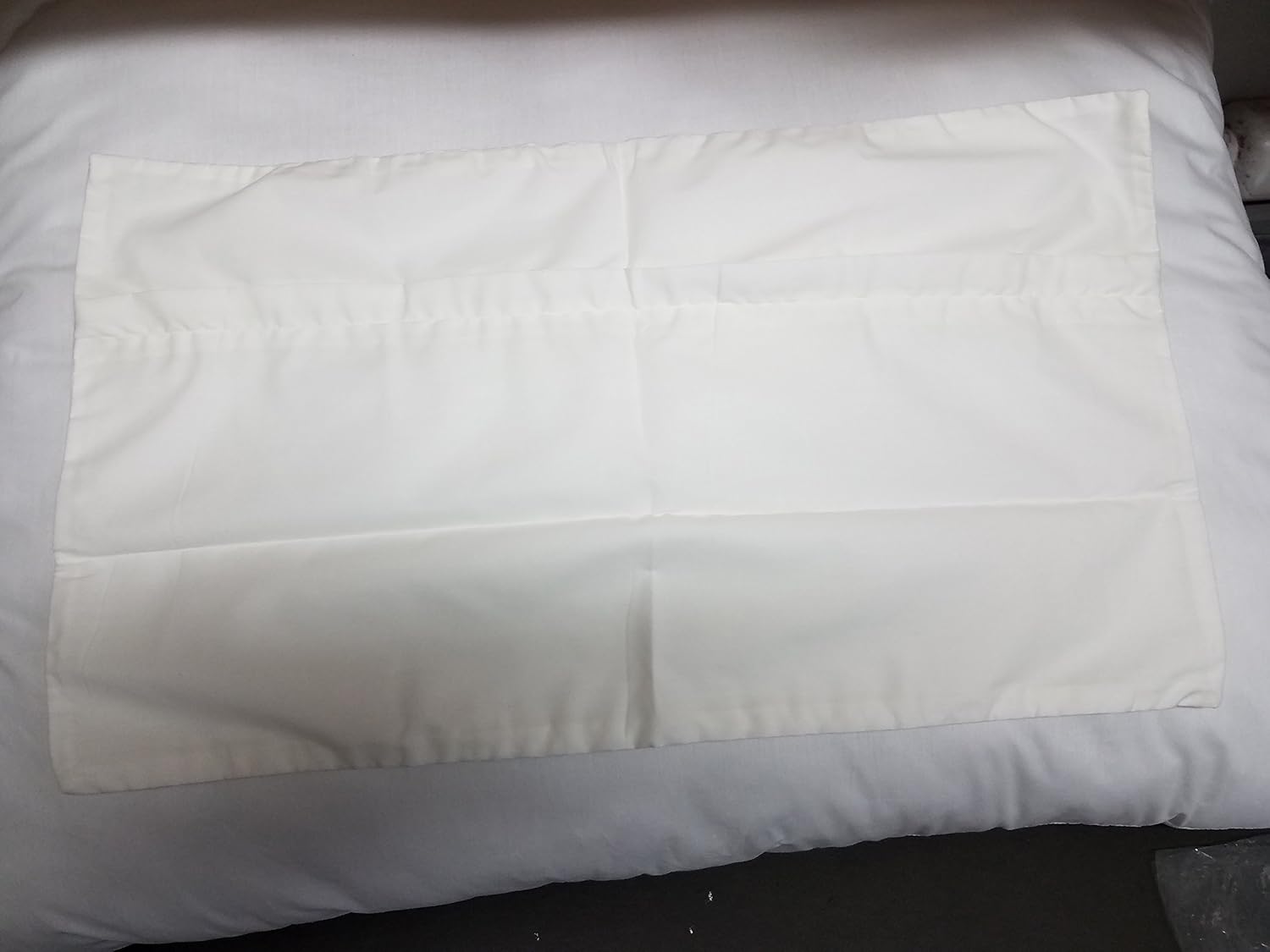 ReynosoHomeDecor COVER10x14 Inch White CottonBlend Zippered Rectangular Throw