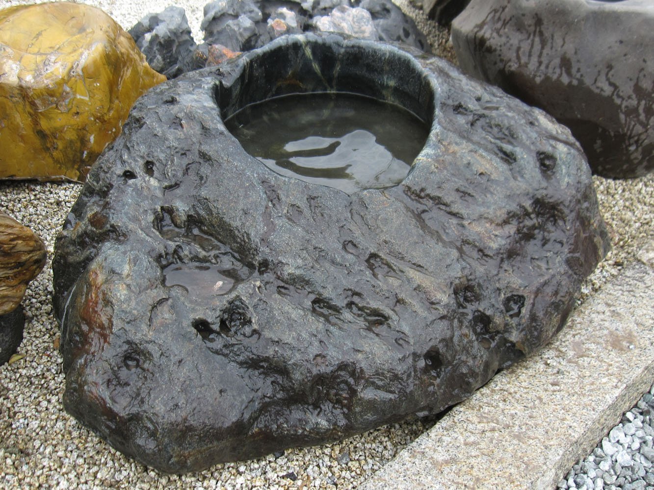 Amazon.co.jp: 手水鉢 水鉢 たまり石 天然石 庭石 つくばい 溜まり石