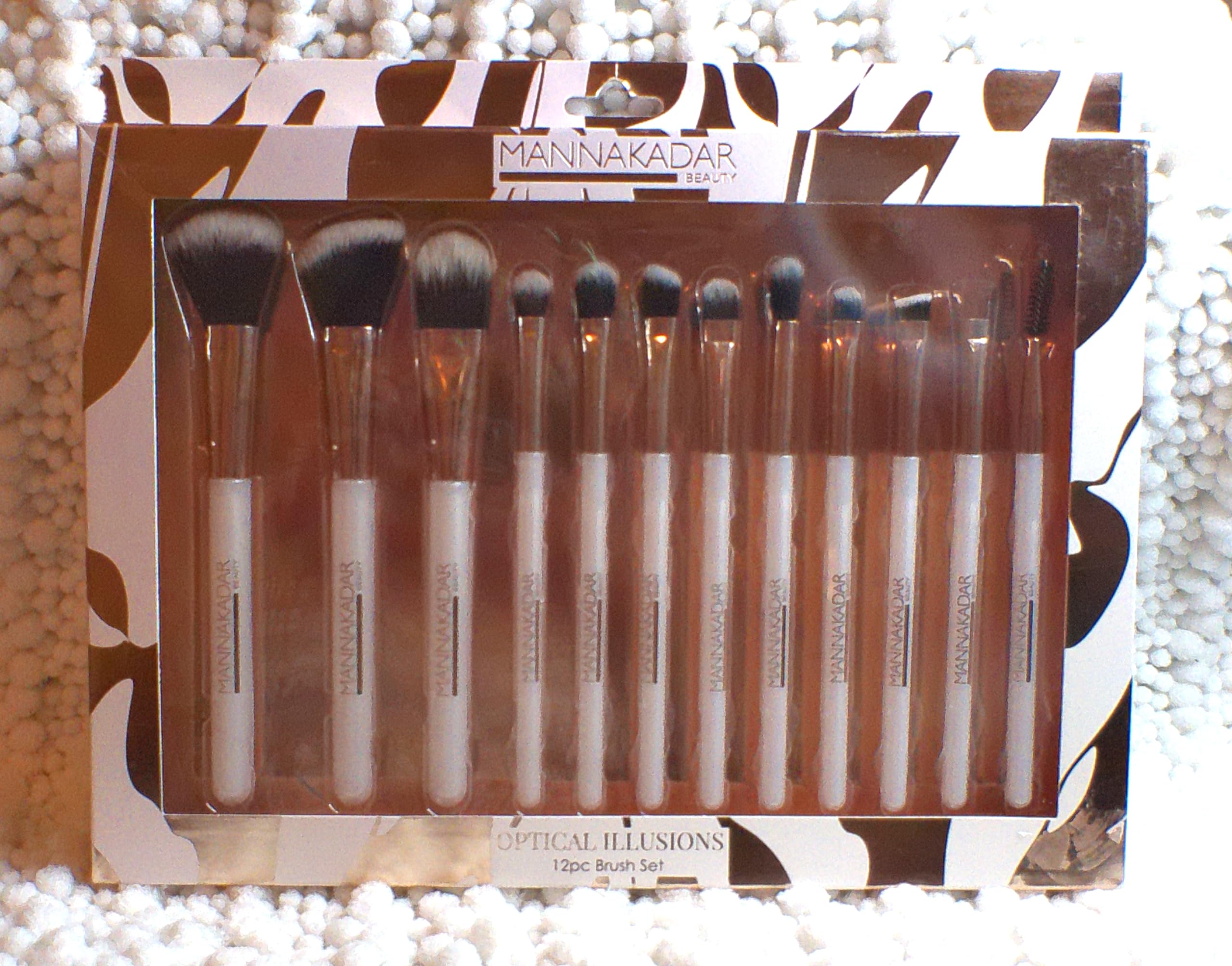 Manna Kadar Optical Illusion Makeup Brush Set 12 Pieces, White