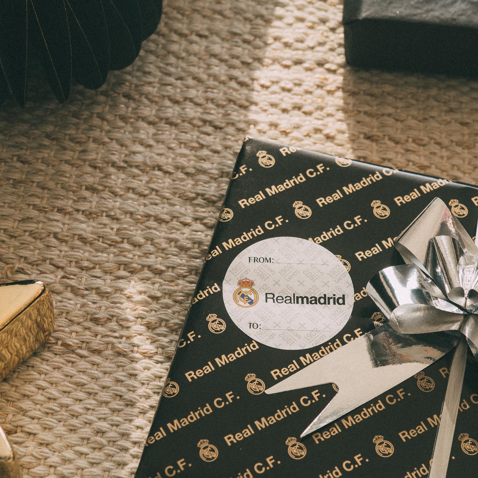 Papel regalo Real Madrid - Papel de regalo infantil + Kit envolver real madrid niño regalos navidad | 2 bolsa regalo : Papel envolver regalo (50x70 cm) Embalaje para regalos