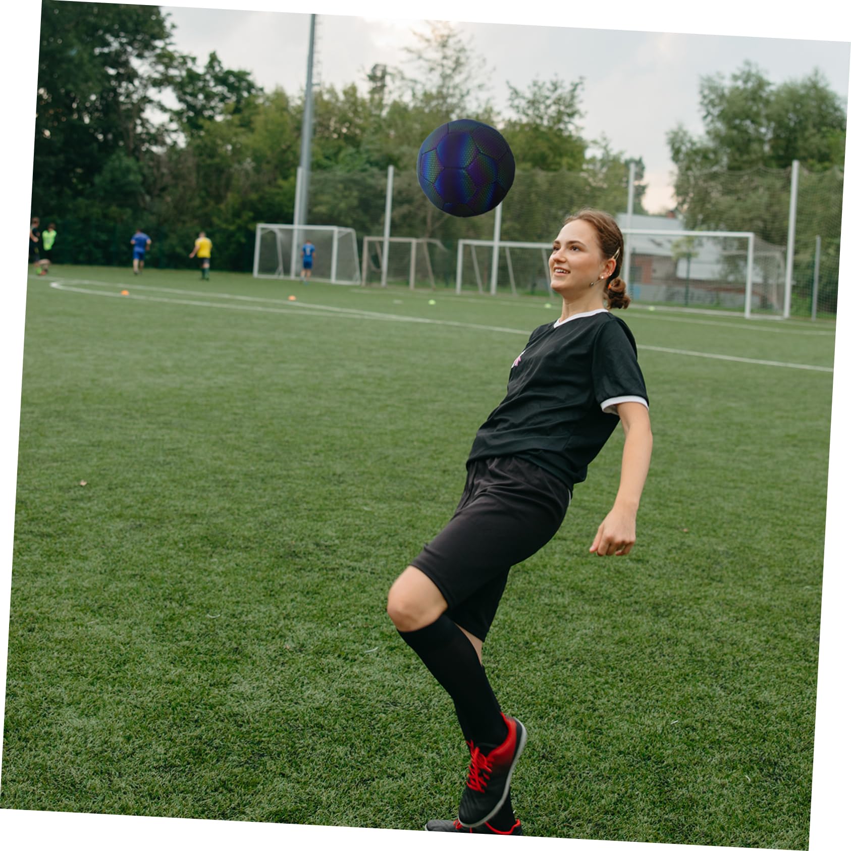 Balón de Fútbol Holográfico Luminoso Reflectante para Entrenamiento | Goma, Cuero Sintético y Vejiga de Butilo, Uso en Interiores y Exteriores, para Niños, Niñas y Jóvenes