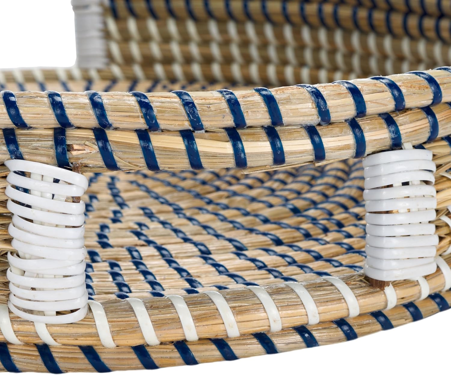 SAFAVIEH Home Collection Home Collection Hawley White/Blue Rattan Seagrass Round Tray (Fully Assembled)