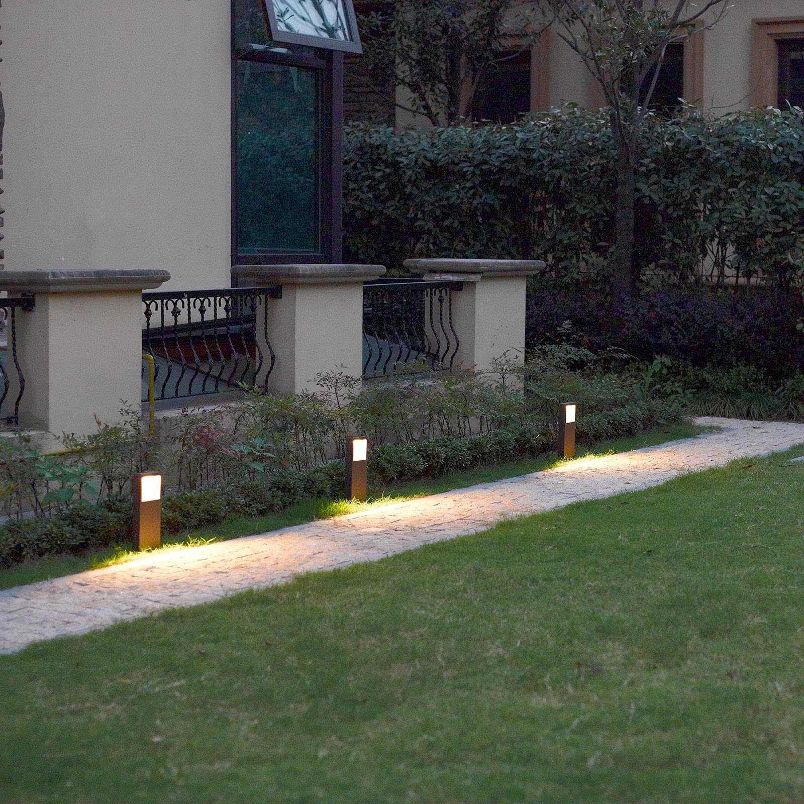 Lindby Lampioncino da giardino moderno, Faretto LED esterno alluminio Lampade Terra per Aiuola Sentiero Patio Ingresso Lampione integrato 6W Bianco Caldo 35 cm