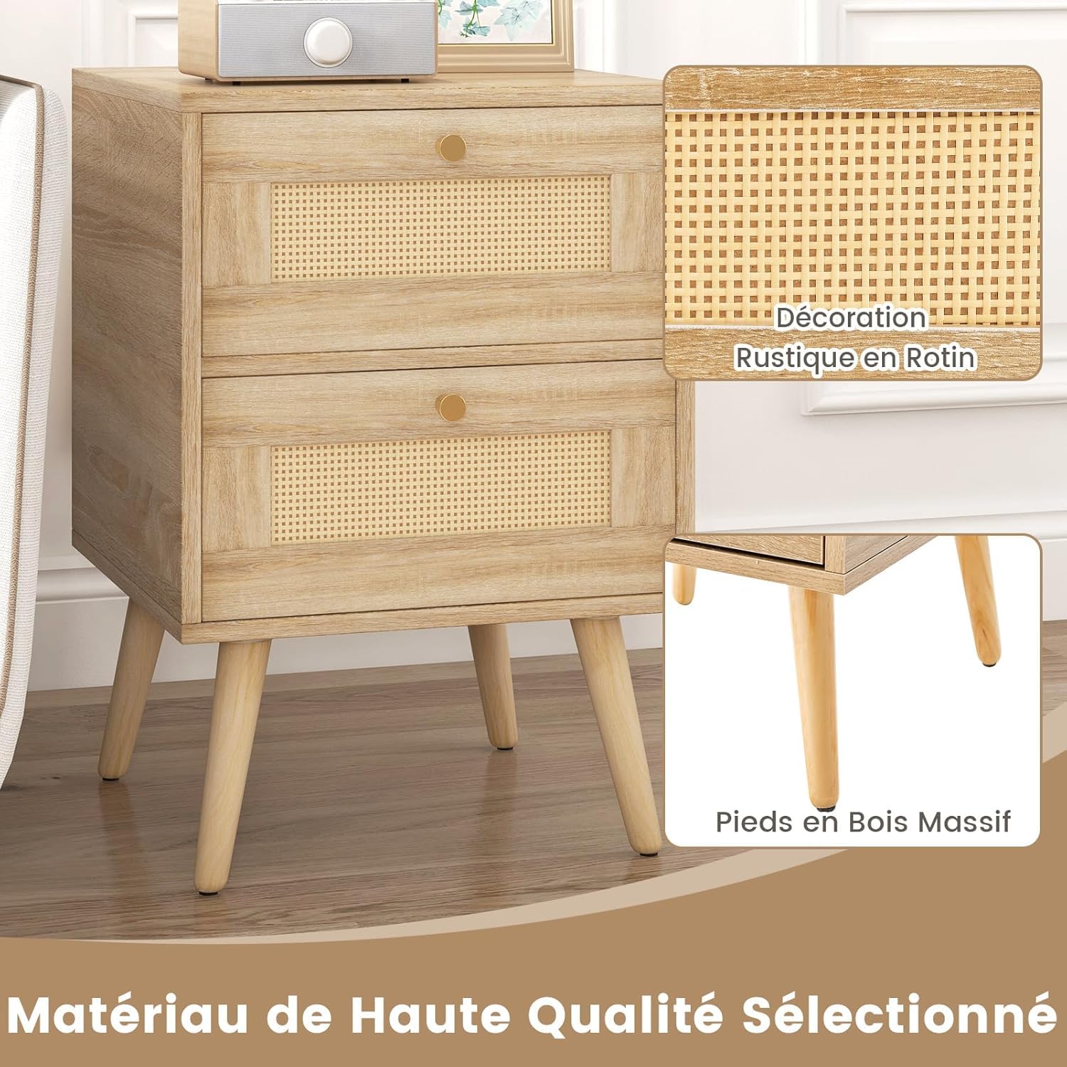 GIANTEX Comodino, Tavolo da Notte con 2 Cassetti Scorrevoli e Decorazione Rustica in Rattan, Piano Spazioso, Bottoni Dorati Eleganti e Cuscinetti di Protezione per Piedi, Naturale (1)