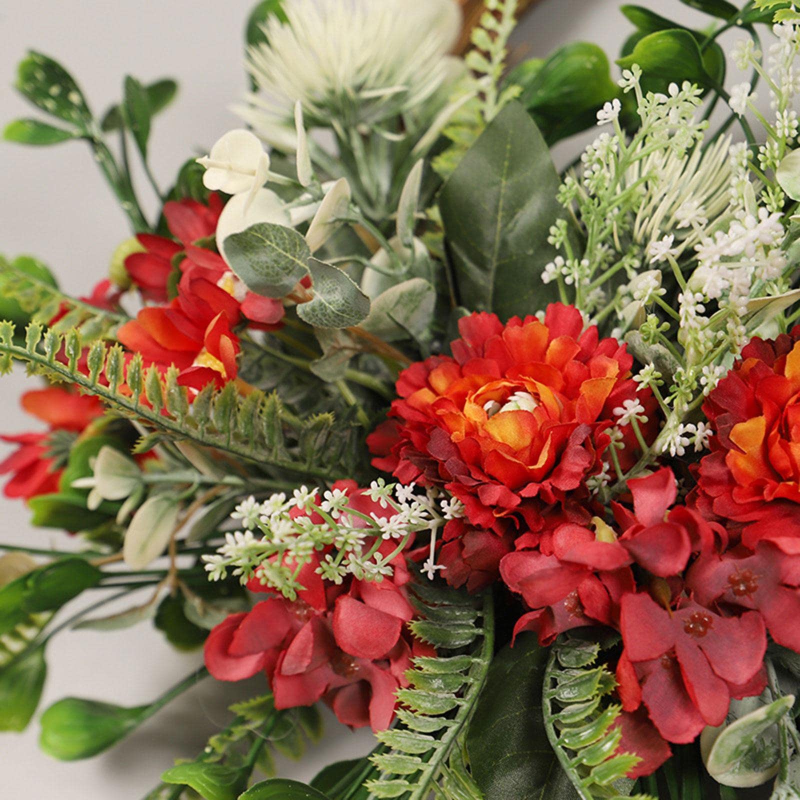KinderCoring Ghirlanda di Garofani Fiori Artificiali Centrotavola Decorativo Tondo Realizzato Struttura in Ferro Adatta per Tavolo Ufficio Ricorrenze, Rosso