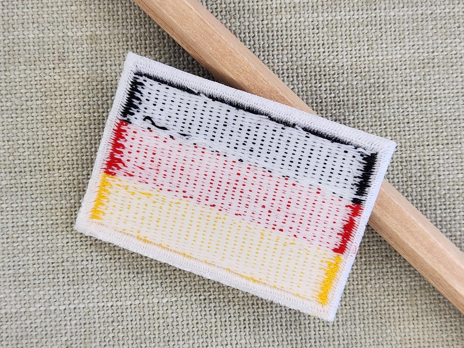 Kleine Deutschland Schleife Patch | Aufnäher/Aufbügler | 40 X 70 Mm | Gestickt | 0912 A