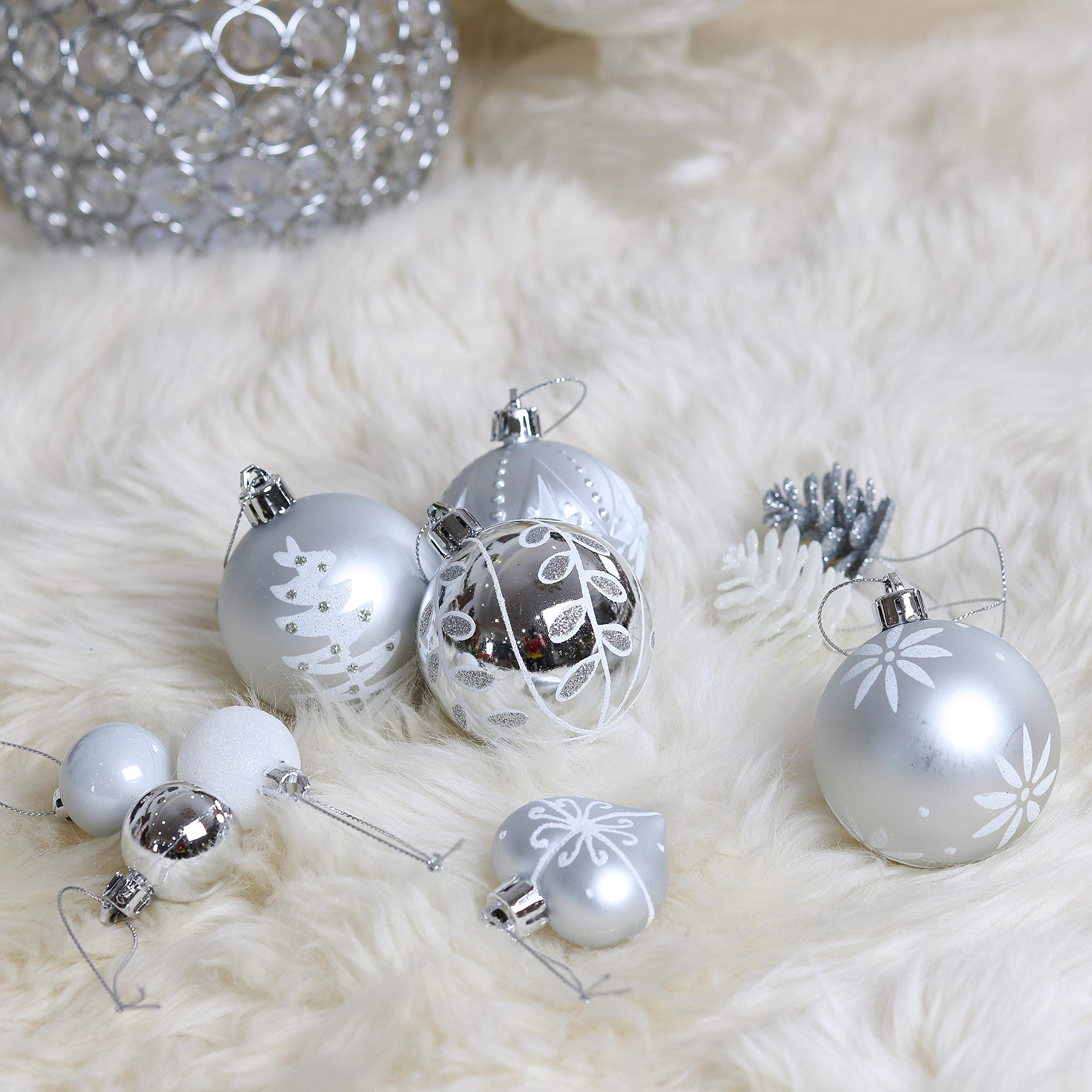 Victor's Workshop 70Pcs Bolas de Navidad Set, Adornos de Navidad para Arbol, Decoración de Bolas Navideños Inastillable Plástico de Plata y Blanco, Regalos de Colgantes de Navidad (Invierno Congelada)