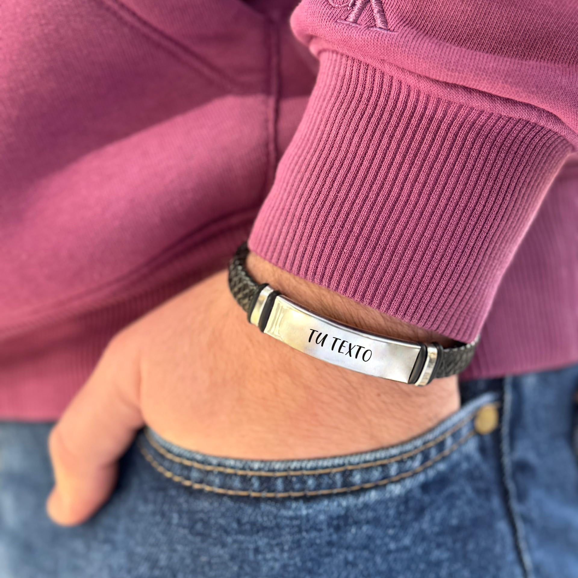 Pulsera personalizable con tu texto, totalmente ajustable, fabricada con cuero y acero. MODELO MOISES 2. Regalos día del padre, regalos San Valentín.