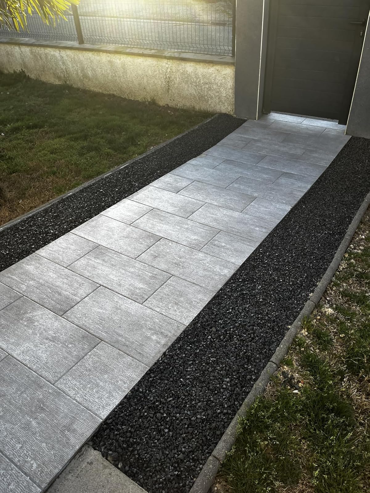 Sigillante per ghiaia da 10 l, bloccante per ghiaia e ghiaia per sentieri da giardino, schegge e pietrisco – Divisorio permeabile all'acqua per superfici stabili di ghiaia, facile da usare