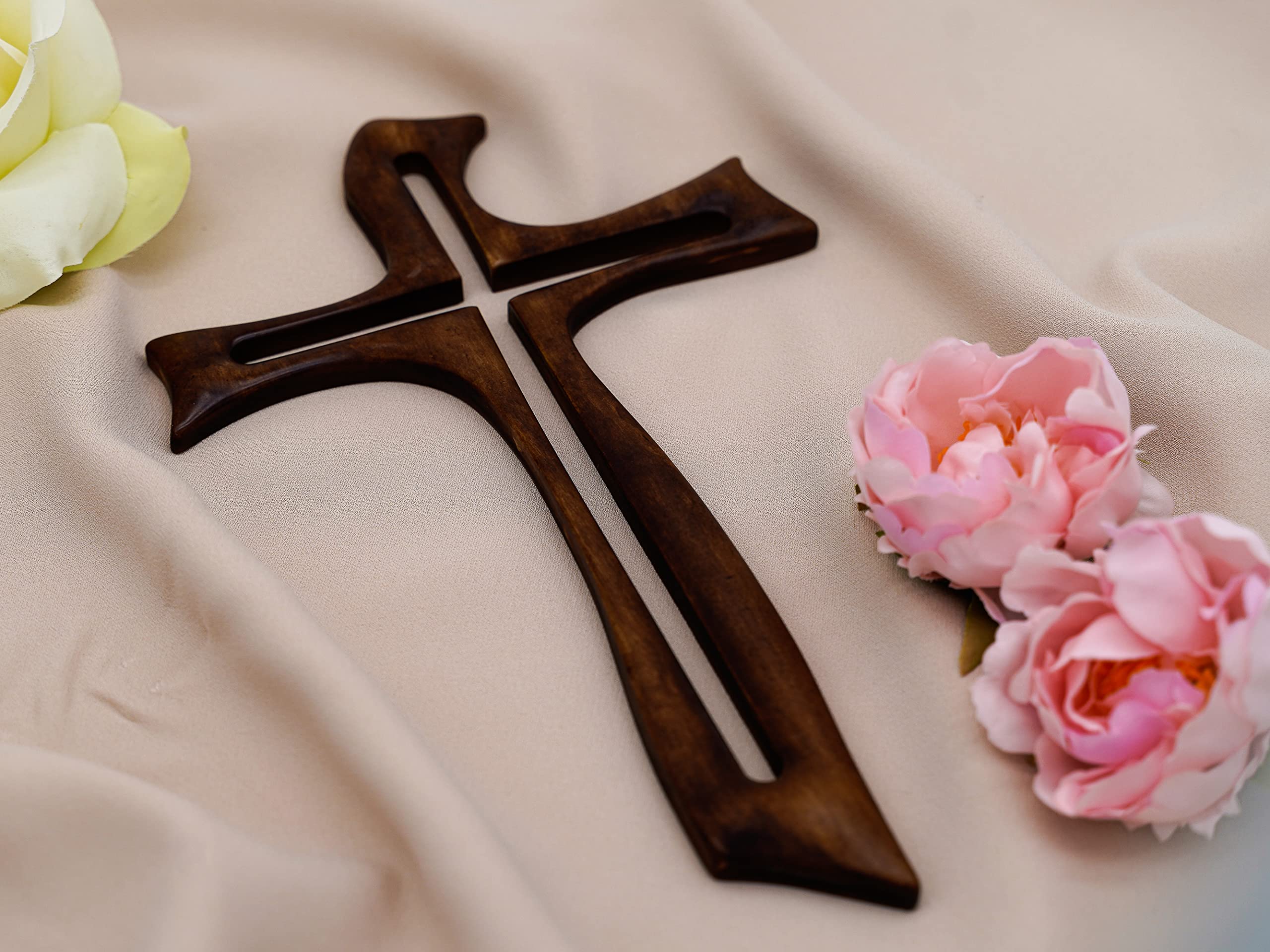 Holy Family Crucifijo Cruz Resina y Polvo de Mármol Efecto Madera de Pared 29 cm/Crucifijo de llave moderna | Único en su género | Producto artesanal fabricado en Italia (29 cm)