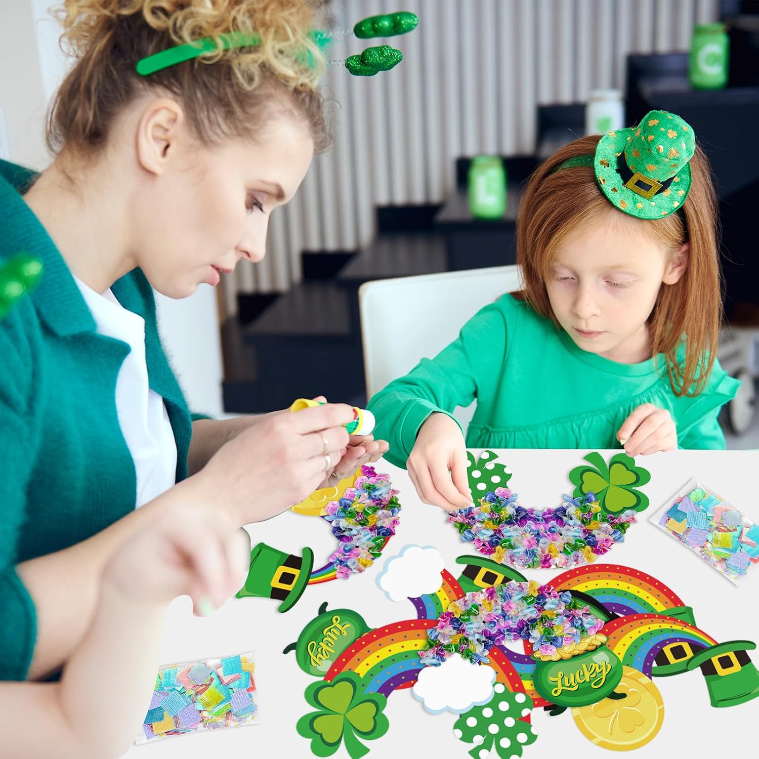 Cinrobiye 24Set St. Patrick's Day Crafts Irish Rainbow Poke Art Kit Mess-Free Arts and Crafts Hanging Ornaments for Home School DIY Art Project Activity Game Prizes Gift Exchange Shamrock Party Favors