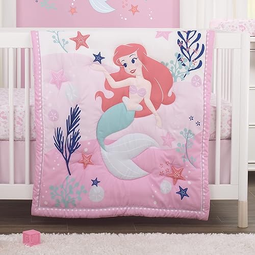 Miniatura 8 de NoJo Disney - Juego de ropa de cama de 4 piezas para cuna de bebé, color rosa, aguamarina y coral de Ariel - edredón, sábana bajera para cuna, funda