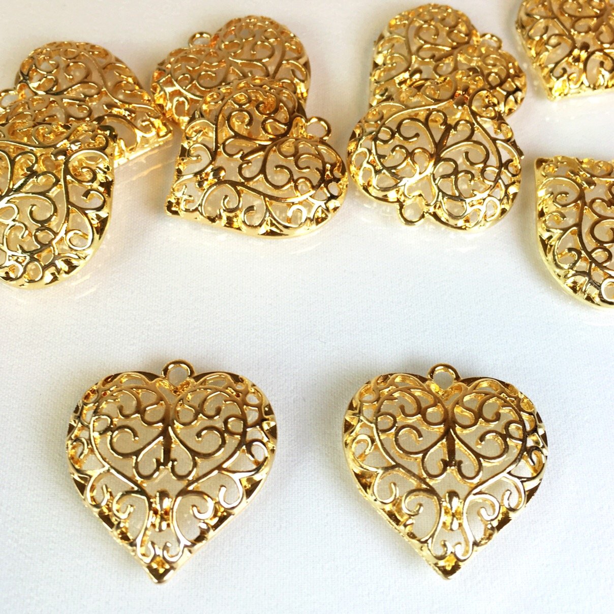 Amazon | ぷっくりハート型チャームA 蔦 (6個)【小】ゴールド