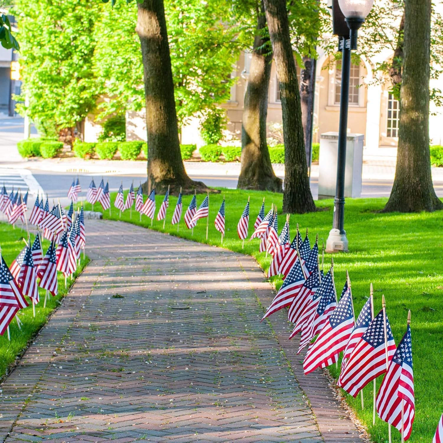 Small American Flags on Stick: 100 Pcs 5.5x8 Inches Small US Flags Bulk Wooden Stick Handheld, Mini American Flags for Outside, Presidents Day, Veterans Day Patriotic Decoration