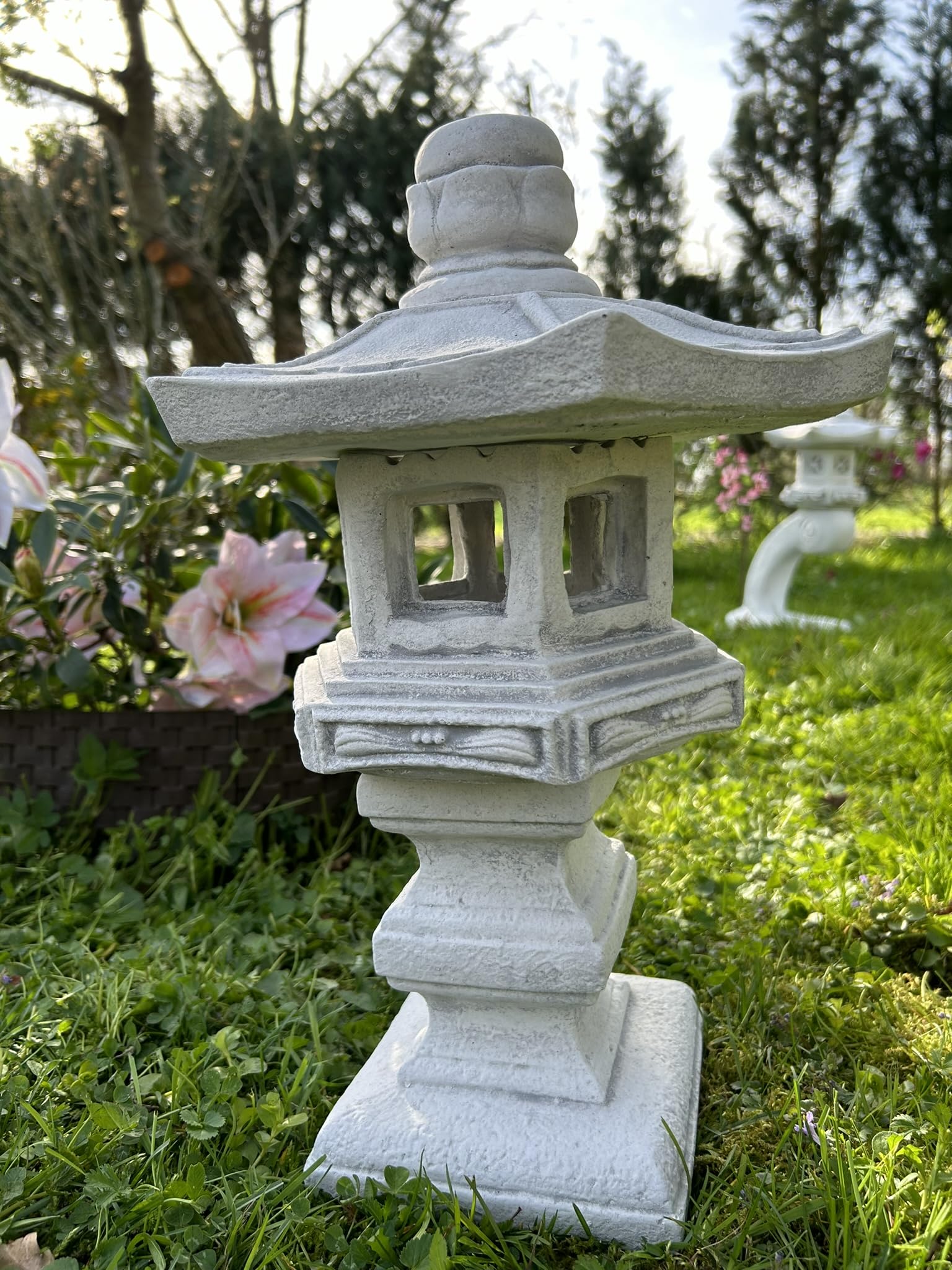 FABRIQ Yukimi Doro Statuetta decorativa da giardino in pietra artificiale, lampada giapponese su base, grigio, resistente al gelo, altezza: 42 cm