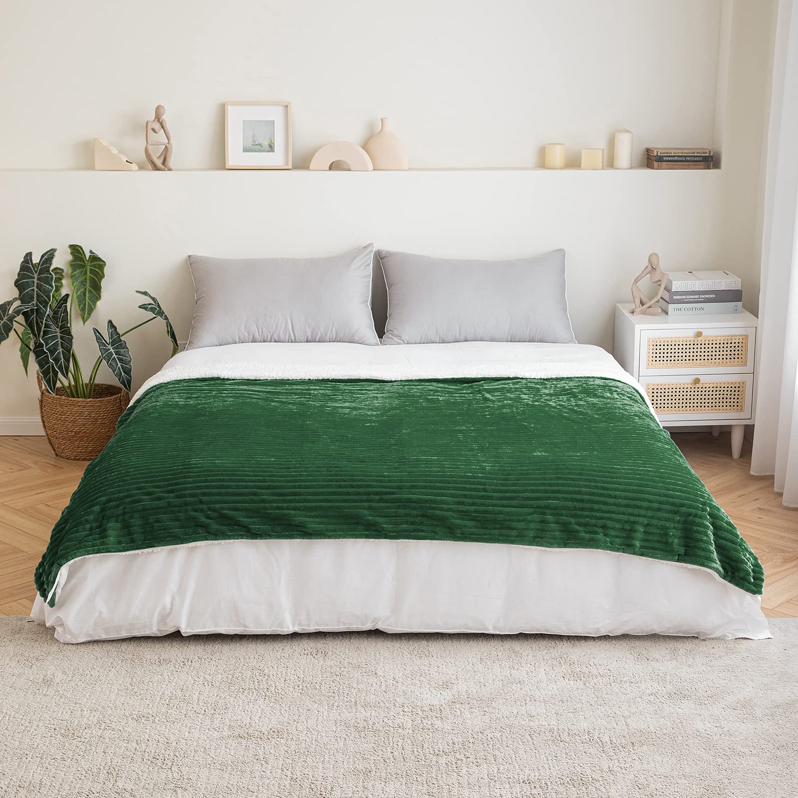 MIULEE Manta Sofá Manta Térmica Manta Cama Manta de Franela y Lana de Cordero Manta Polar Grande Suave Cálida Manta para Perro Siesta Habitación Manta Picnic 1 Pieza 150x200cm Verde Scuro