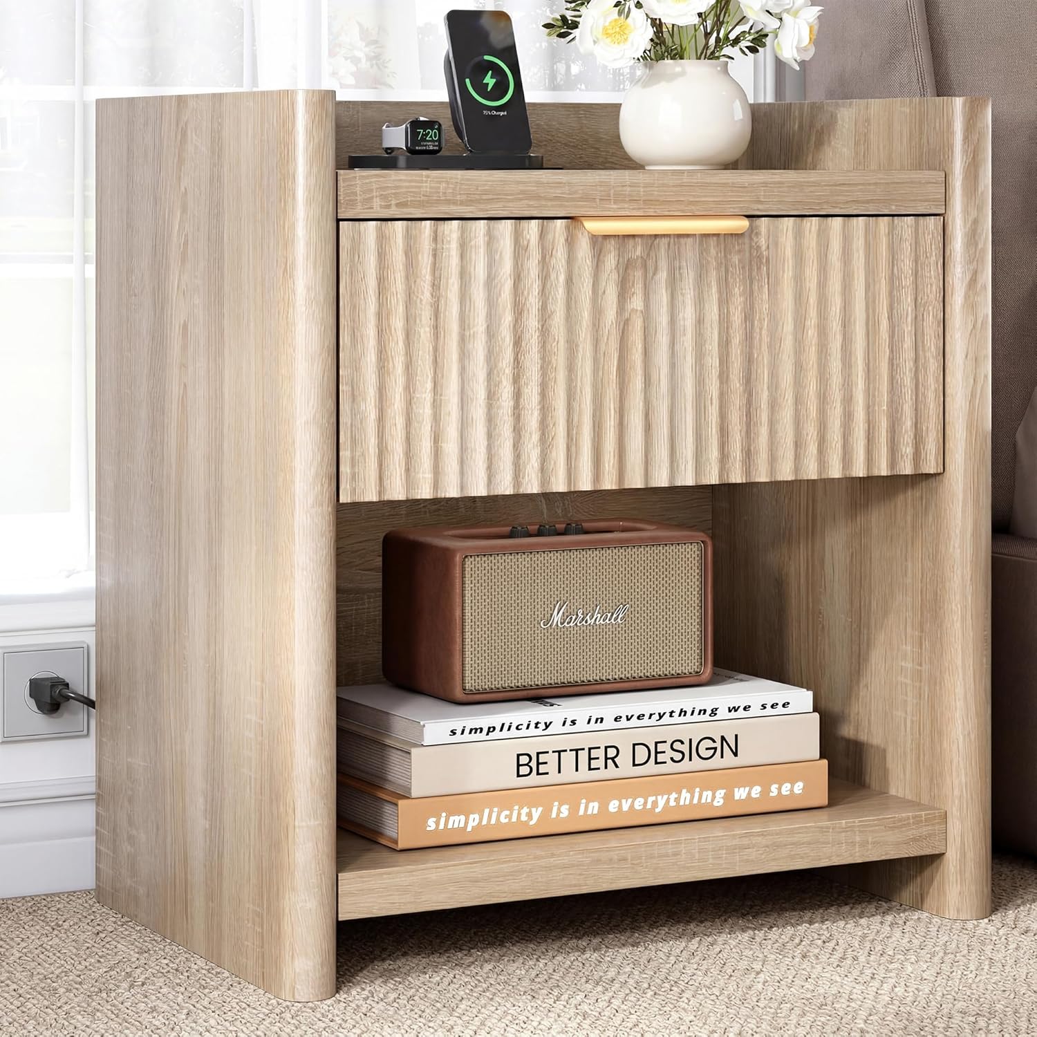 25.9" Fluted Nightstand with Charging Station, Large Modern Bedside Table with Storage Drawer and Metal Handle,End Table for Bedroom, Home Office（Natural Oak）