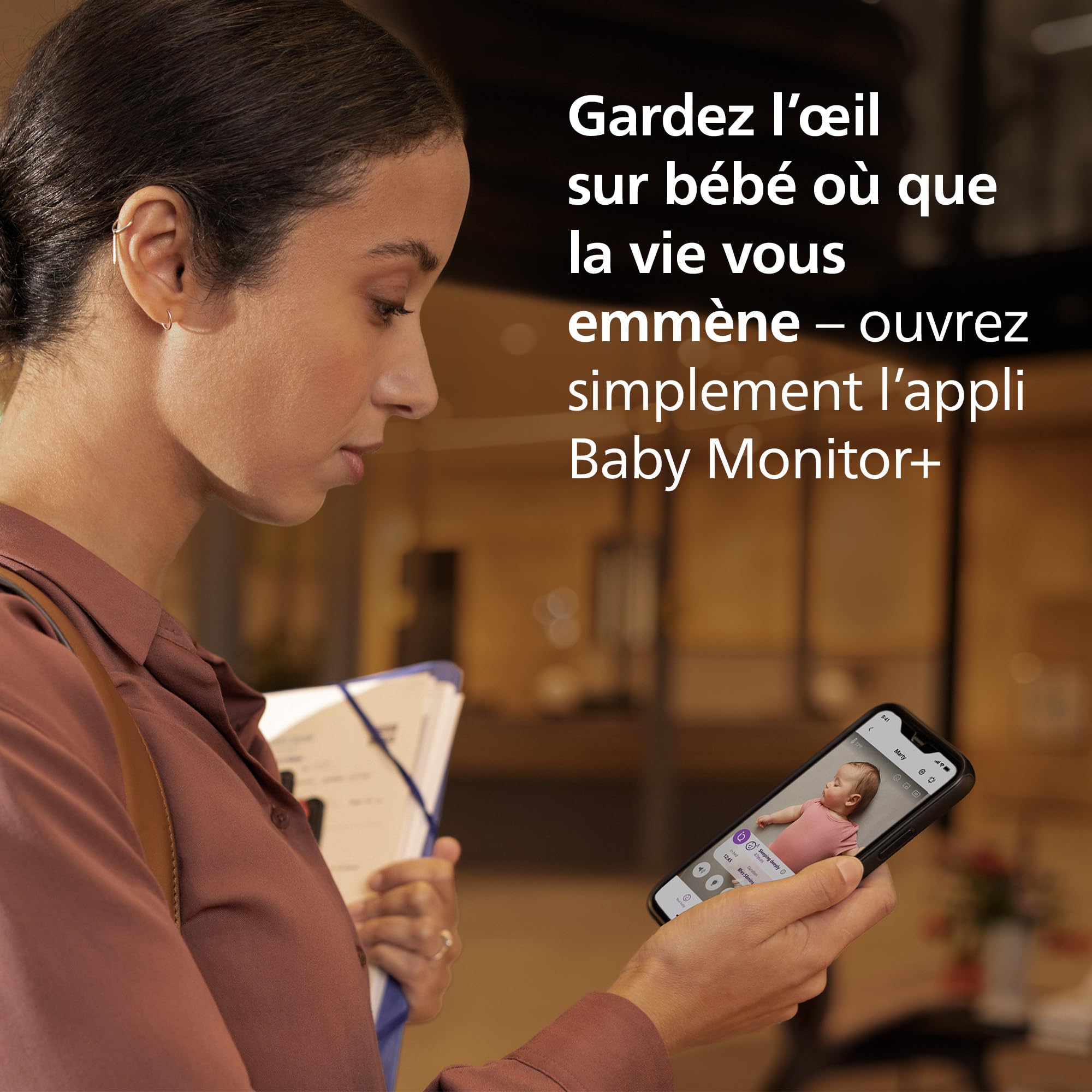 AVENT Philips Babyphone caméra Premium avec appli – caméra HD 1080 px, Suivi IA Sommeil et Respiration, interprétation des Pleurs, certifié Dekra cybersécurité maximale, Fixation Murale, SCD974/26